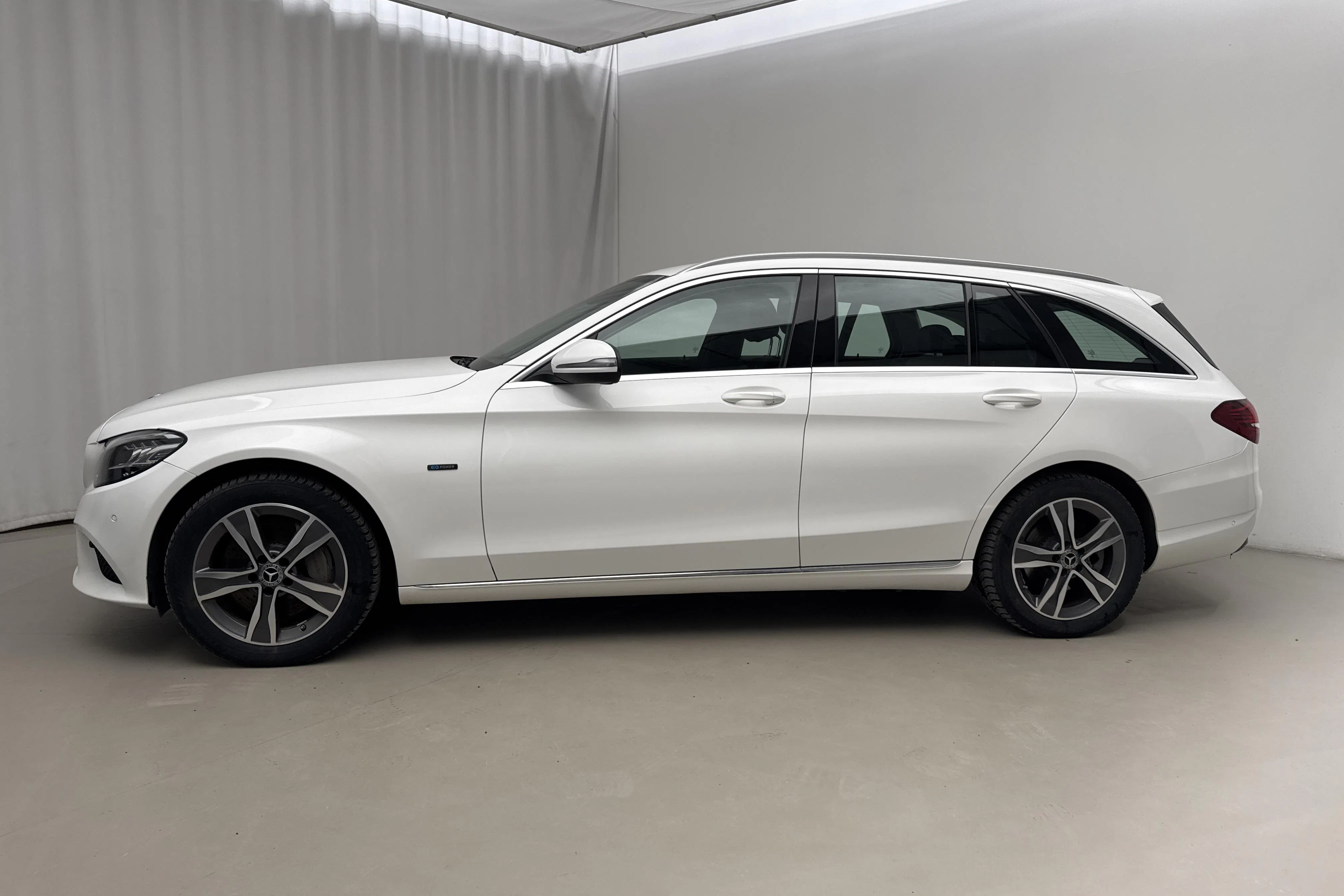 Presentation photo 2 of 21: Mercedes C 300 e Kombi S205 (320hk) - 87 210 km - Automatic - white - 2021