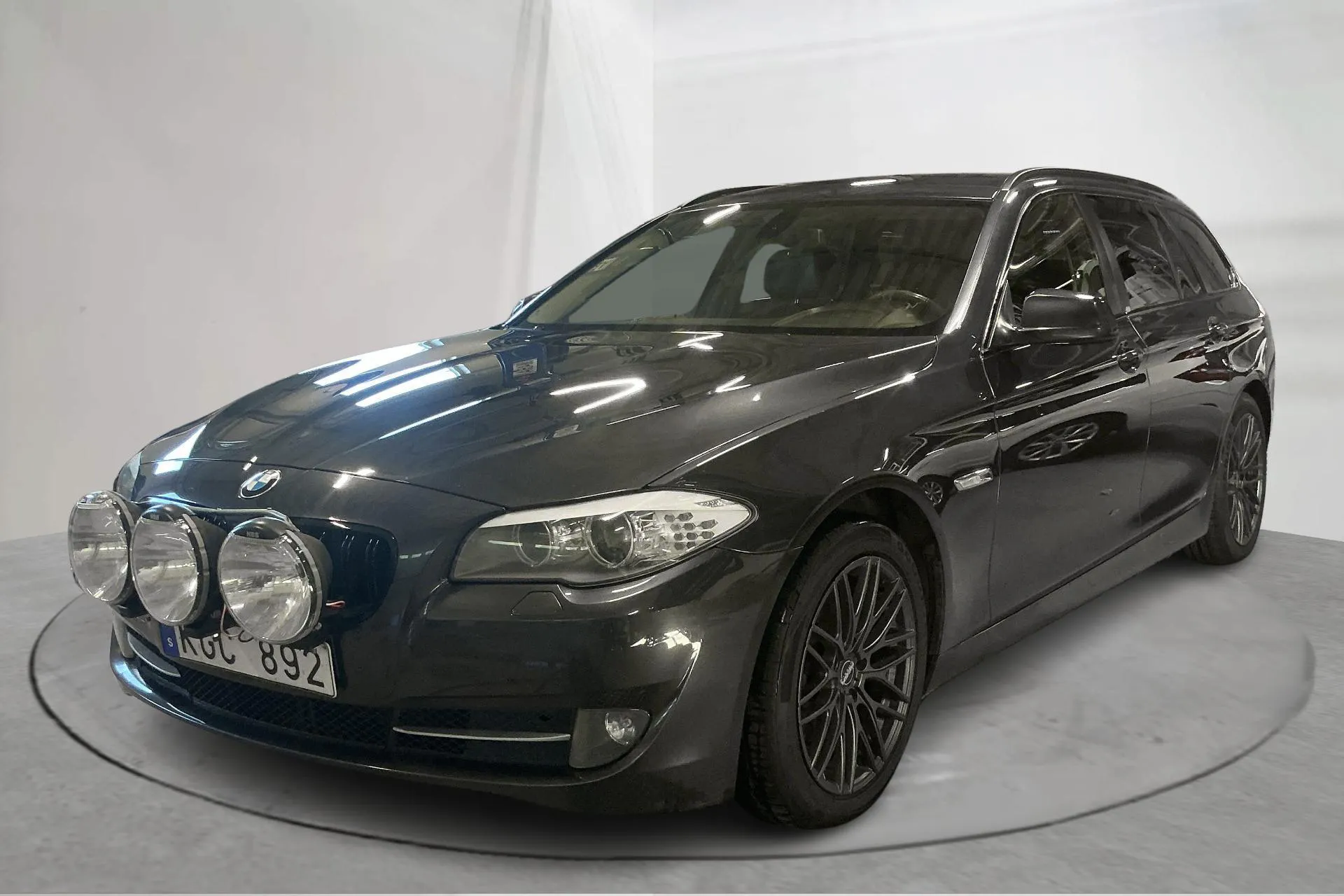 Presentationsfoto 1 av 14: BMW 520d Touring, F11 (184hk) - 23 507 mil - Automat - grå - 2012