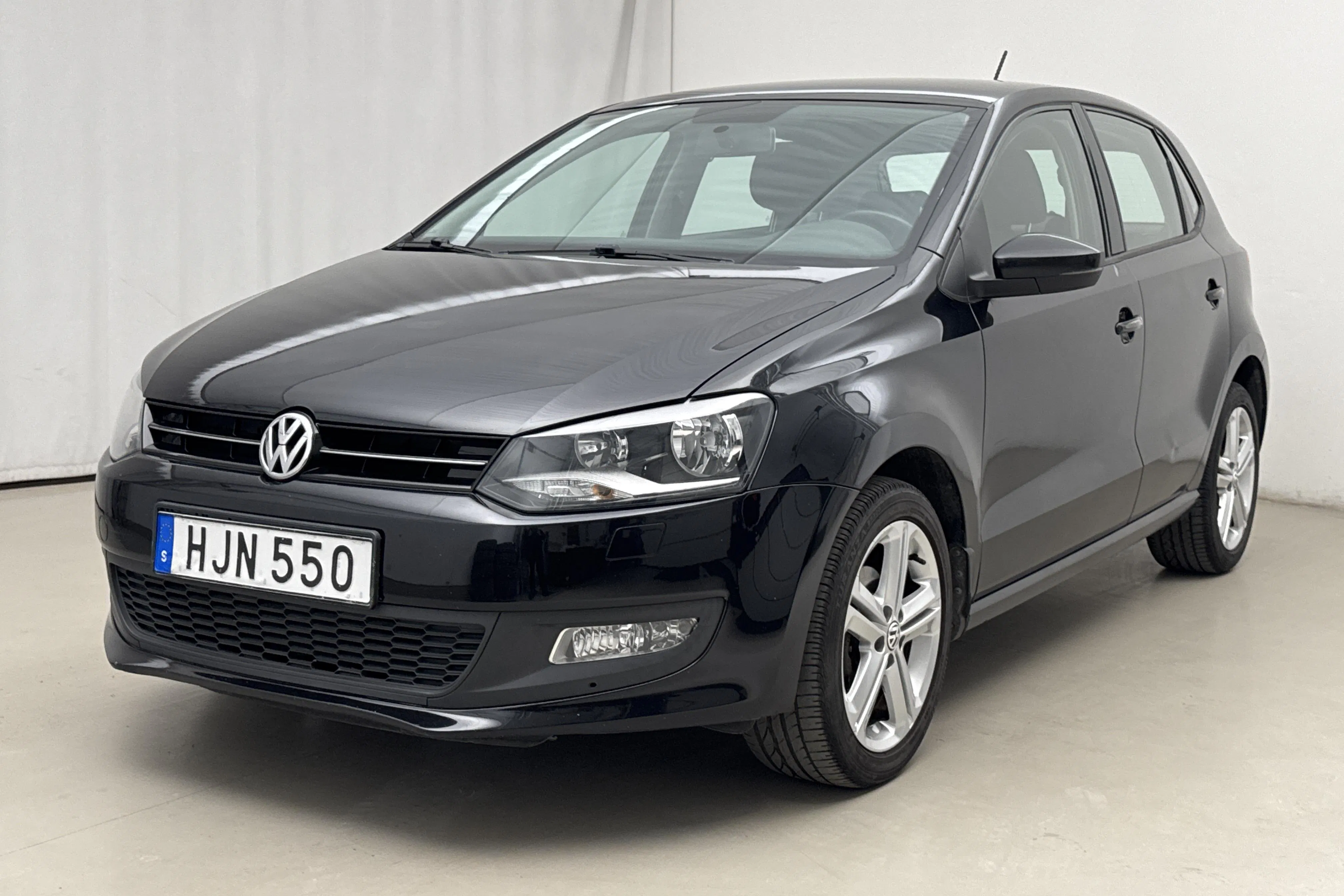 Presentationsfoto 1 av 16: VW Polo 1.4 5dr (85hk) - 13 997 mil - Manuell - svart - 2014