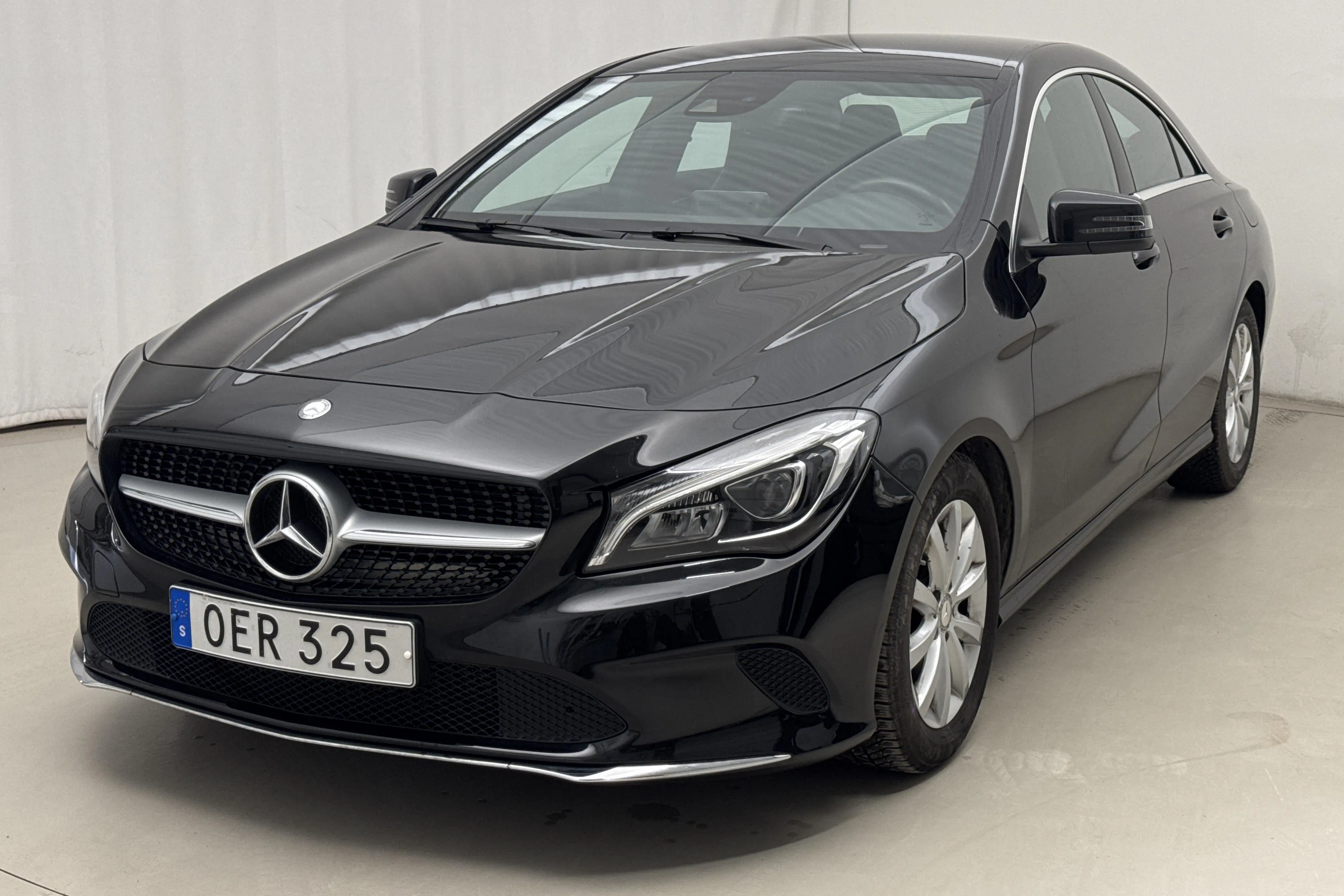 Presentationsfoto 1 av 15: Mercedes CLA 200 Coupé C117 (156hk) - 8 078 mil - Automat - svart - 2017