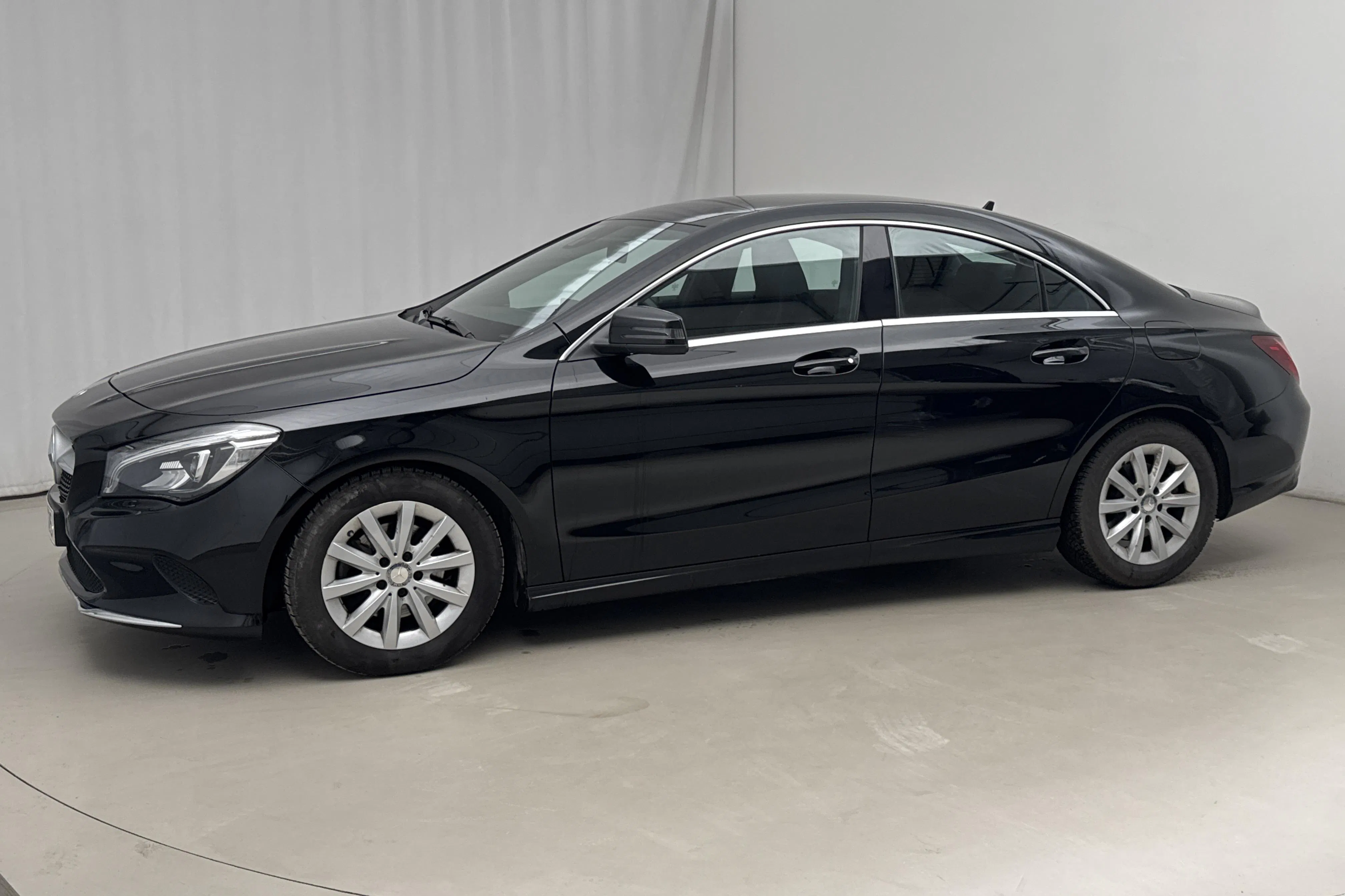 Presentationsfoto 2 av 15: Mercedes CLA 200 Coupé C117 (156hk) - 8 078 mil - Automat - svart - 2017