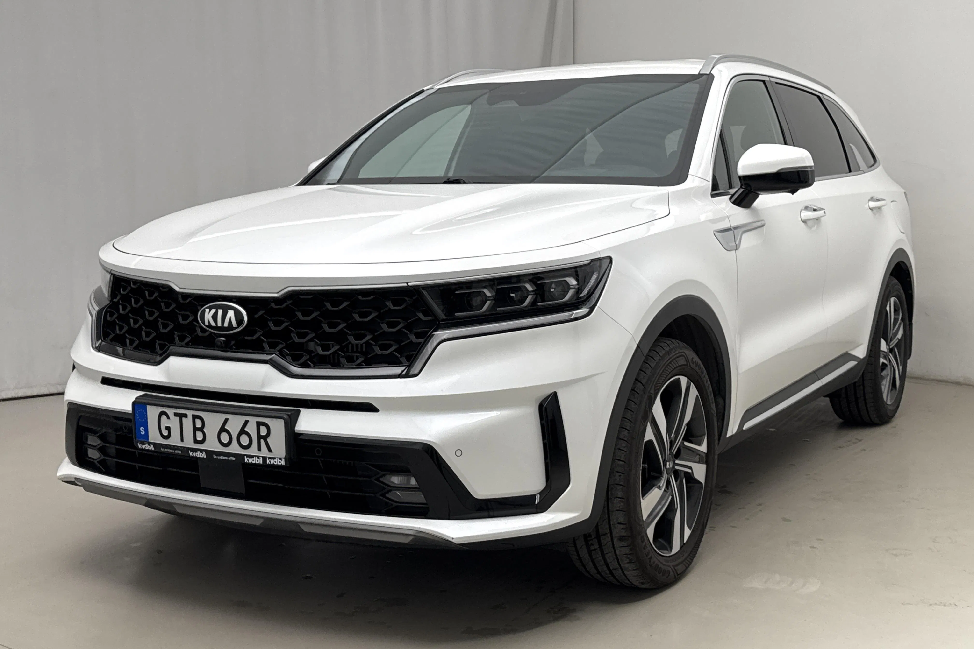 Presentation photo 1 of 23: KIA Sorento 1.6 T-GDi Hybrid AWD (230hk) - 90 350 km - Automatic - white - 2021