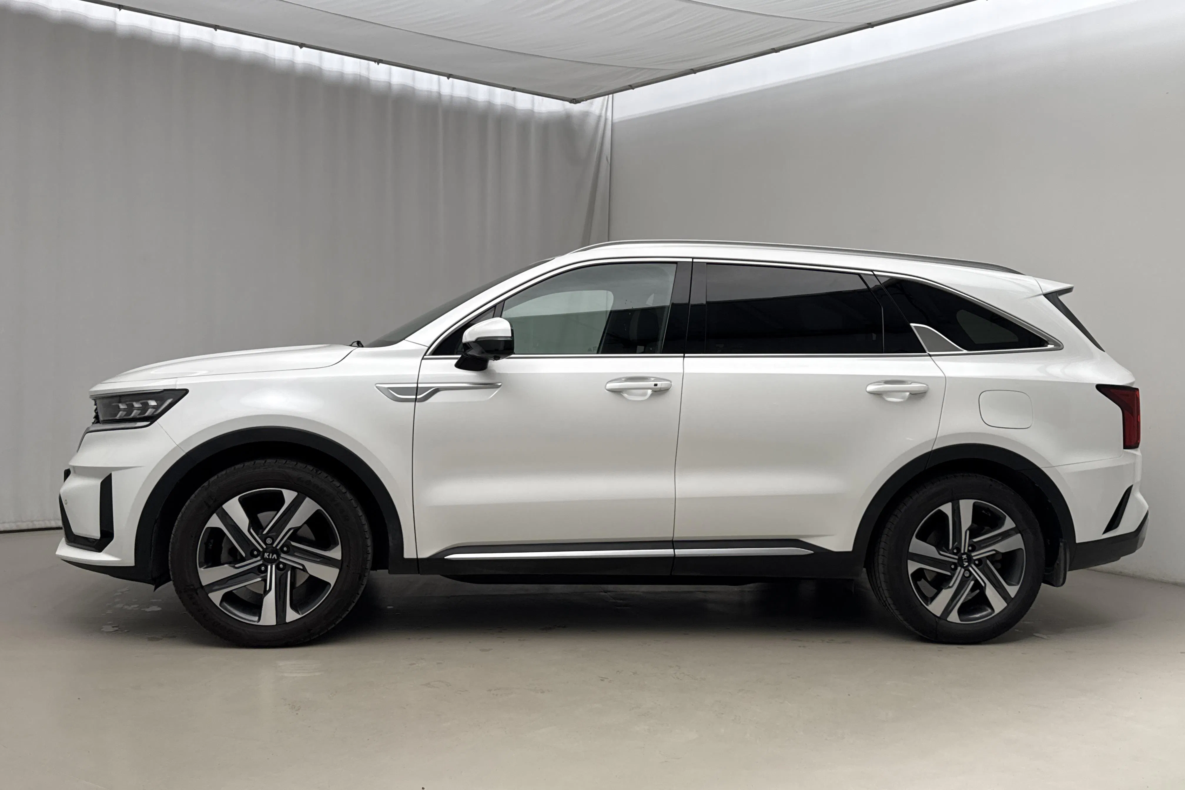 Presentation photo 2 of 23: KIA Sorento 1.6 T-GDi Hybrid AWD (230hk) - 90 350 km - Automatic - white - 2021