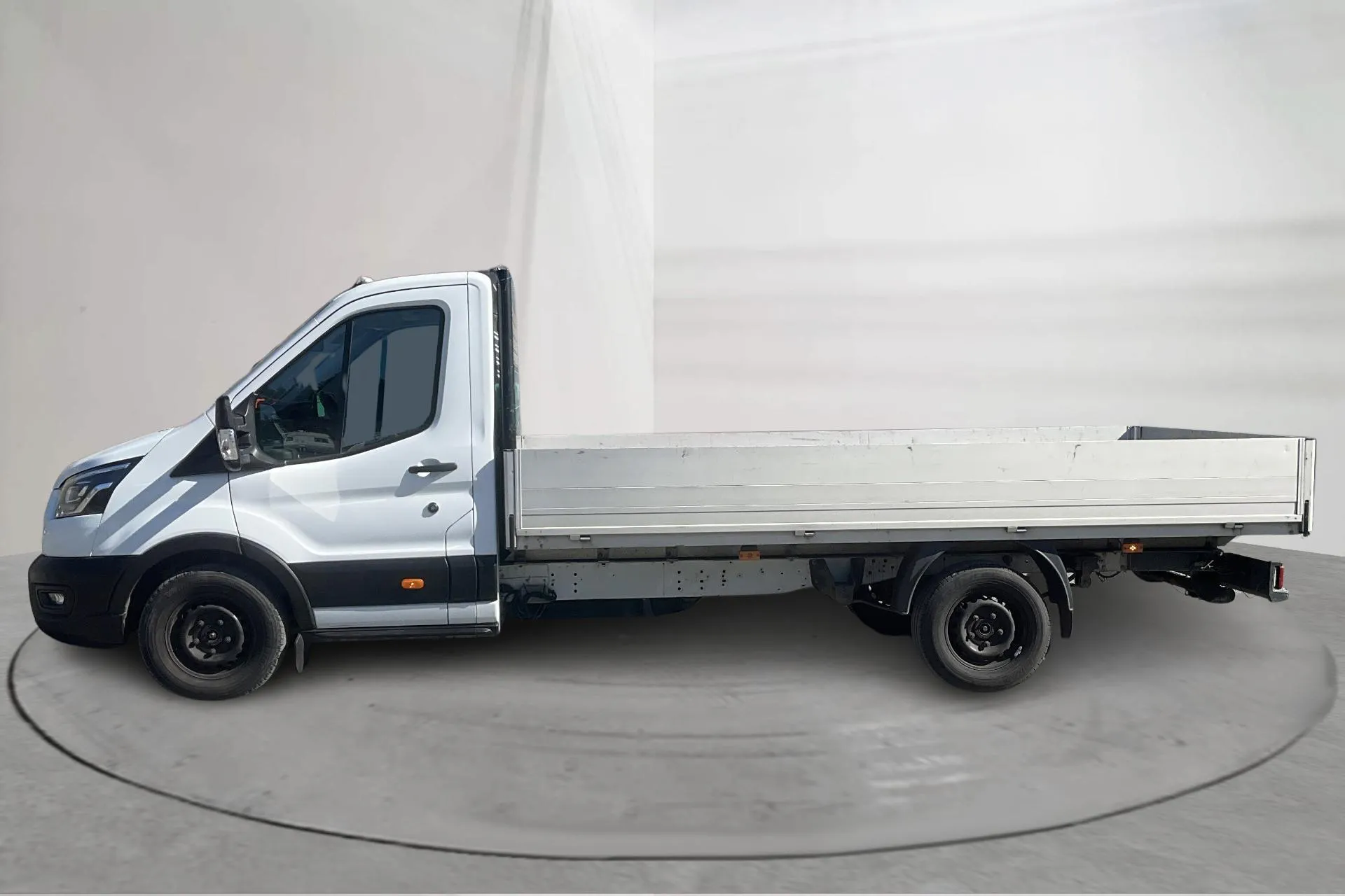 Presentation photo 2 of 11: Ford Transit 350 2.0 TDCi 2WD (170hk) - 167 120 km - Automatic - white - 2022