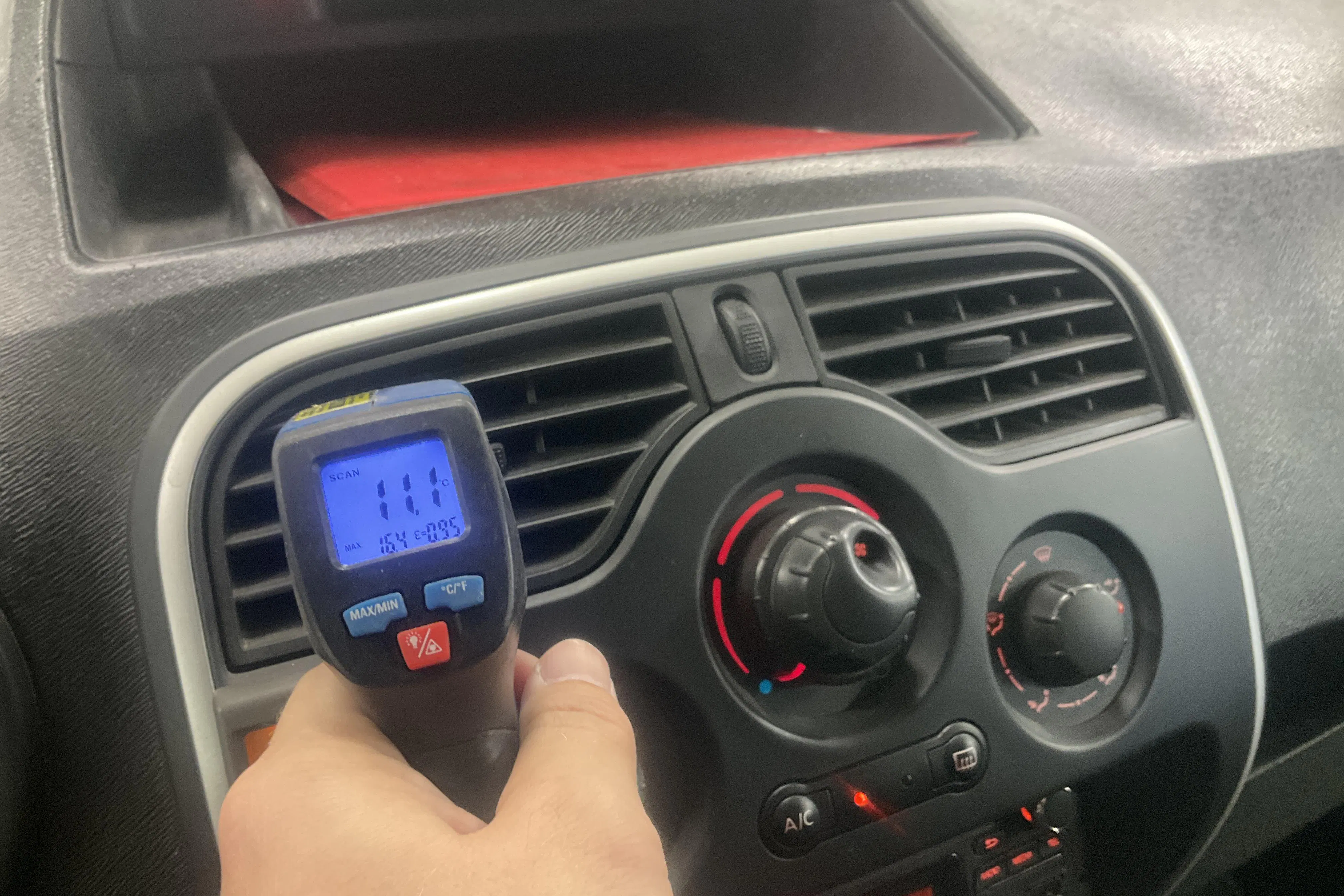 Presentationsfoto 22 av 22: Renault Kangoo II Z.E. 22kWh Maxi Skåp (60hk) - 6 195 mil - Automat - 2015