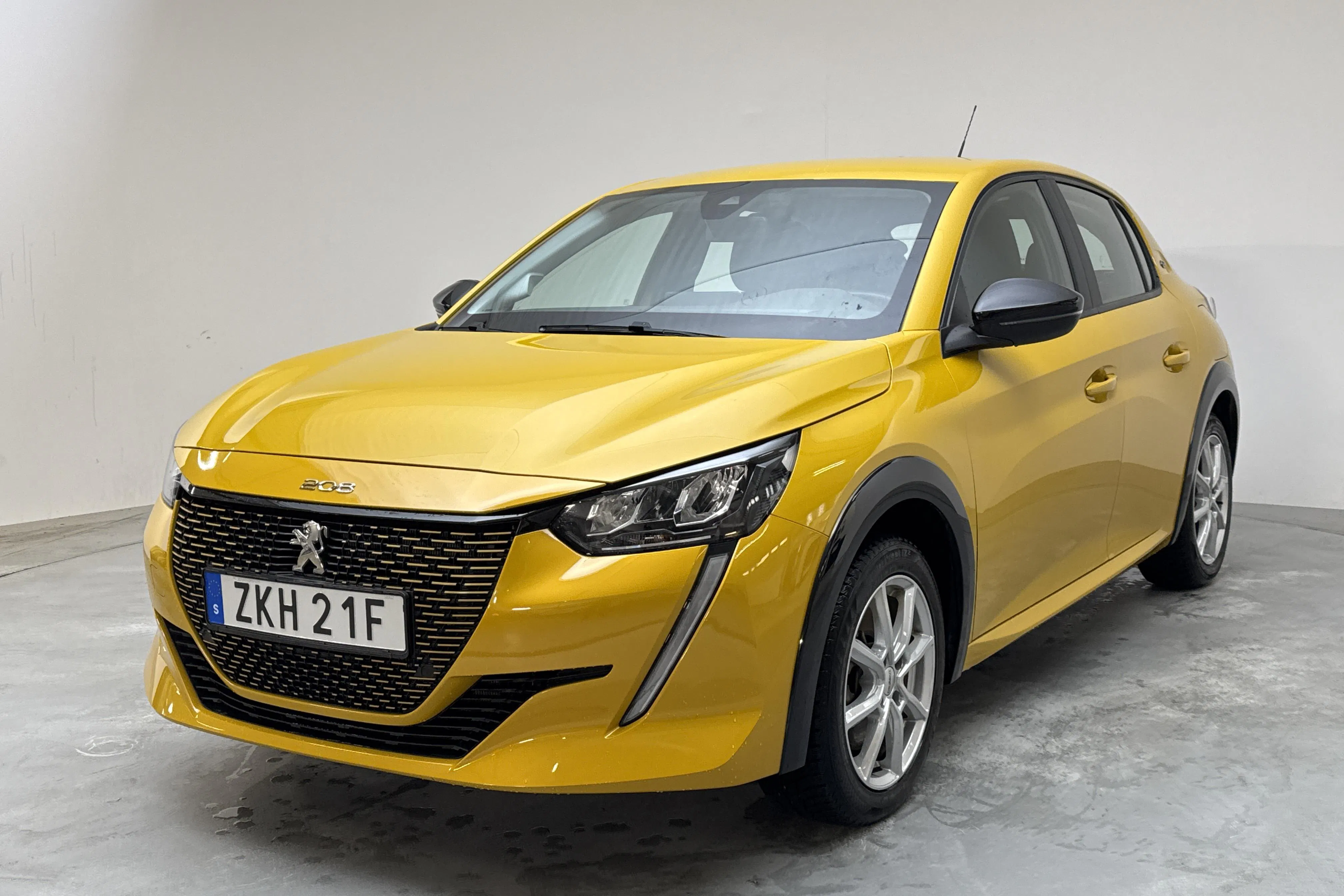 Presentationsfoto 1 av 13: Peugeot e-208 50kWh 5dr (136hk) - 4 965 mil - Automat - gul - 2022