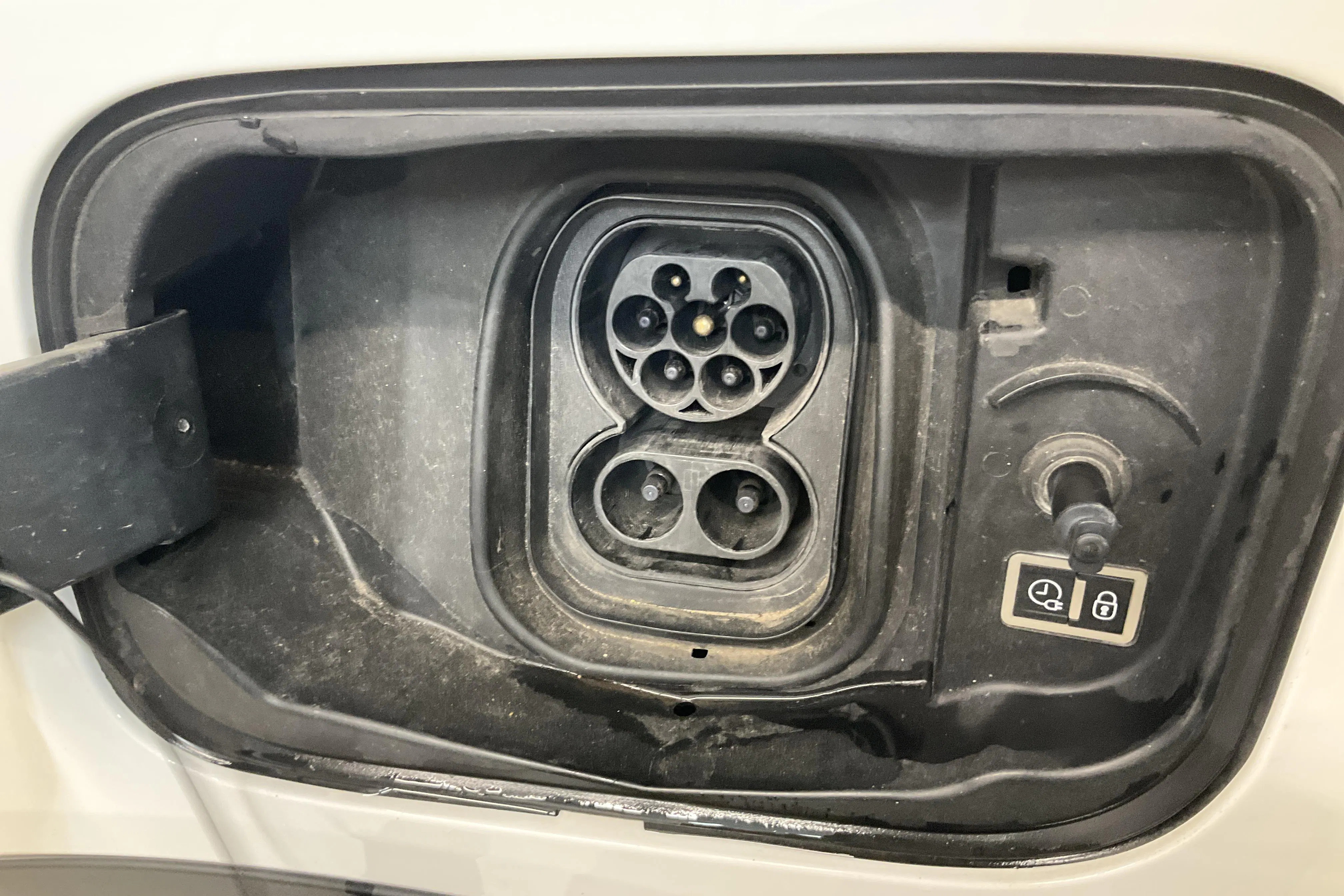 Presentationsfoto 15 av 15: Citroën e-C4 50kWh (136hk) - 8 078 mil - Automat - vit - 2022