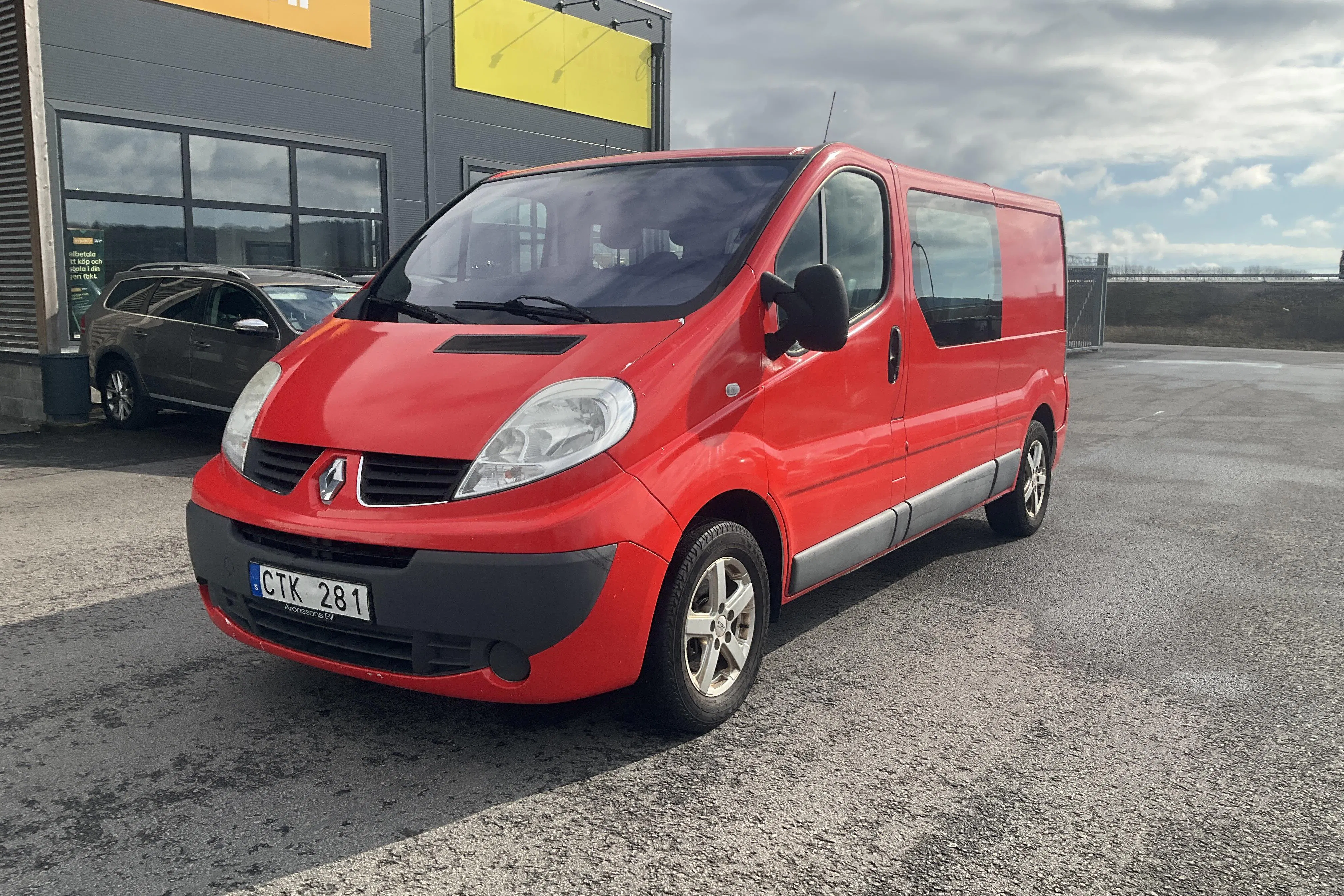 Presentation photo 1 of 13: Renault Trafic 2.0 dCi Skåp/Buss (115hk) - 147 280 km - Manual - red - 2013