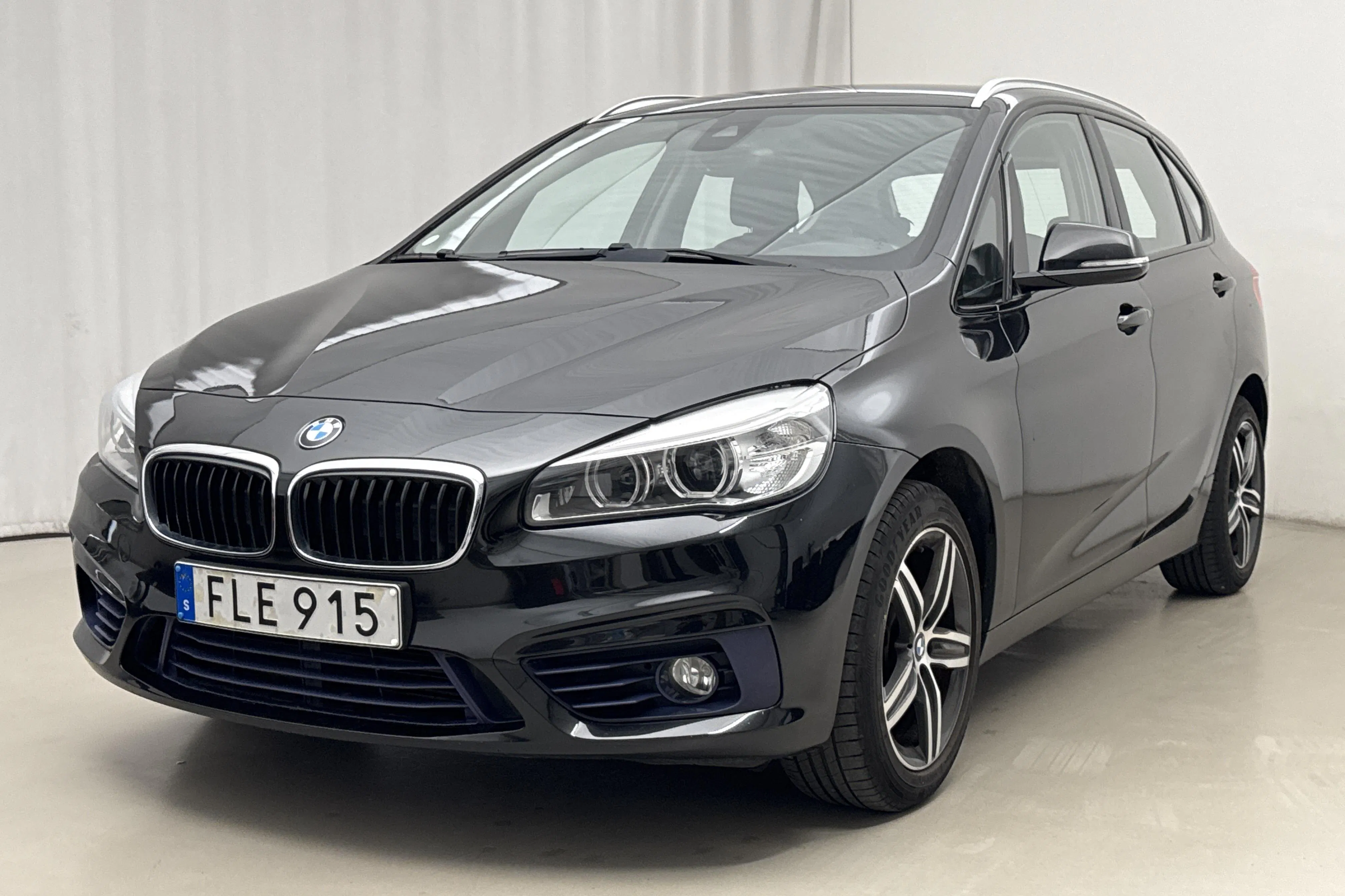 Presentationsfoto 1 av 18: BMW 218d Active Tourer, F45 (150hk) - 10 569 mil - Automat - svart - 2015