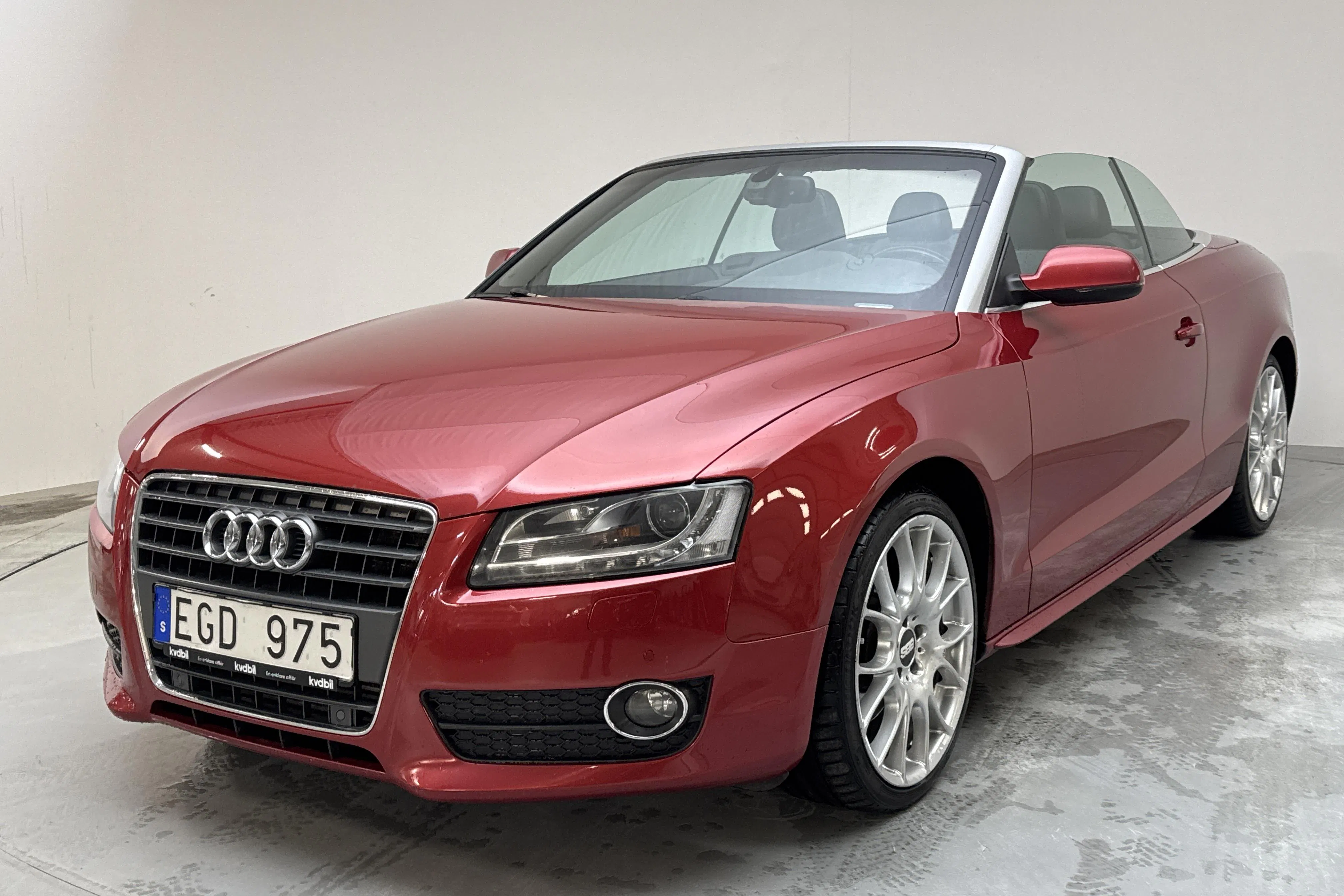 Presentationsfoto 1 av 17: Audi A5 2.7 TDI Cabriolet (190hk) - 18 120 mil - Automat - röd - 2011
