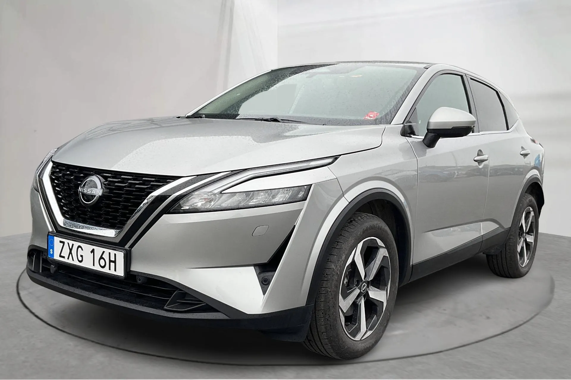 Presentation photo 1 of 16: Nissan Qashqai 1.3 MHEV (158hk) - 19 140 km - Automatic - silver - 2023