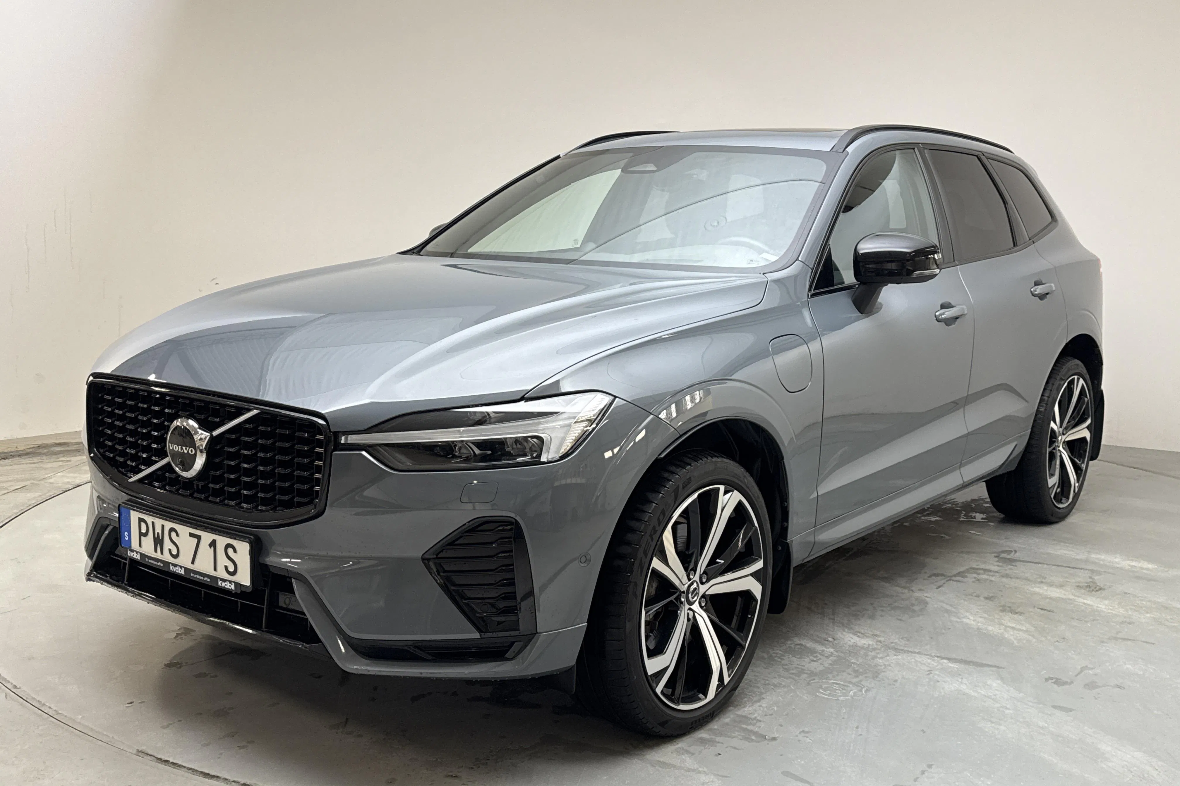 Presentationsfoto 1 av 25: Volvo XC60 T6 AWD Recharge (350hk) - 7 363 mil - Automat - grå - 2024