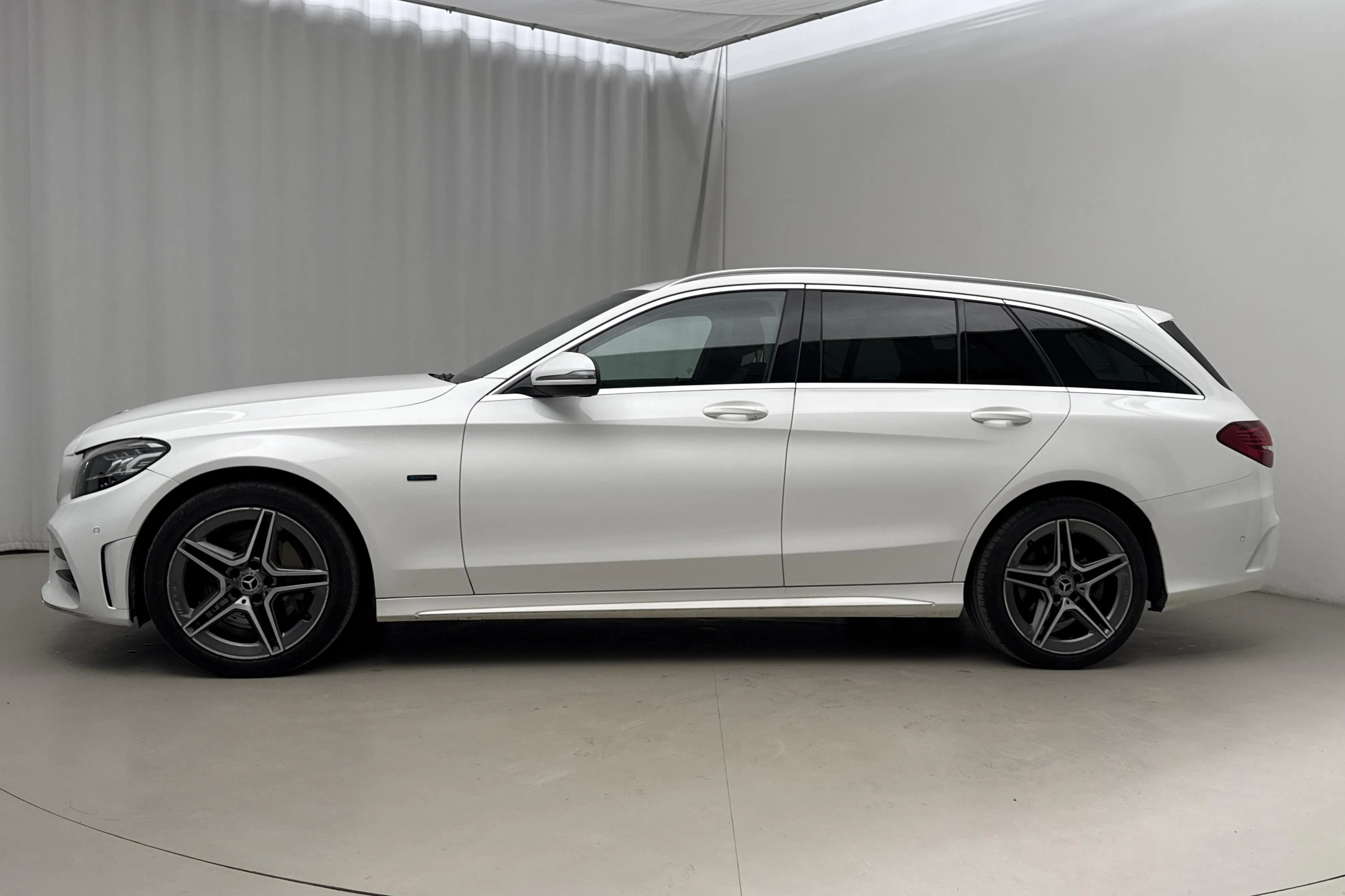 Presentationsfoto 2 av 24: Mercedes C 300 de Kombi S205 (306hk) - 16 435 mil - Automat - vit - 2020