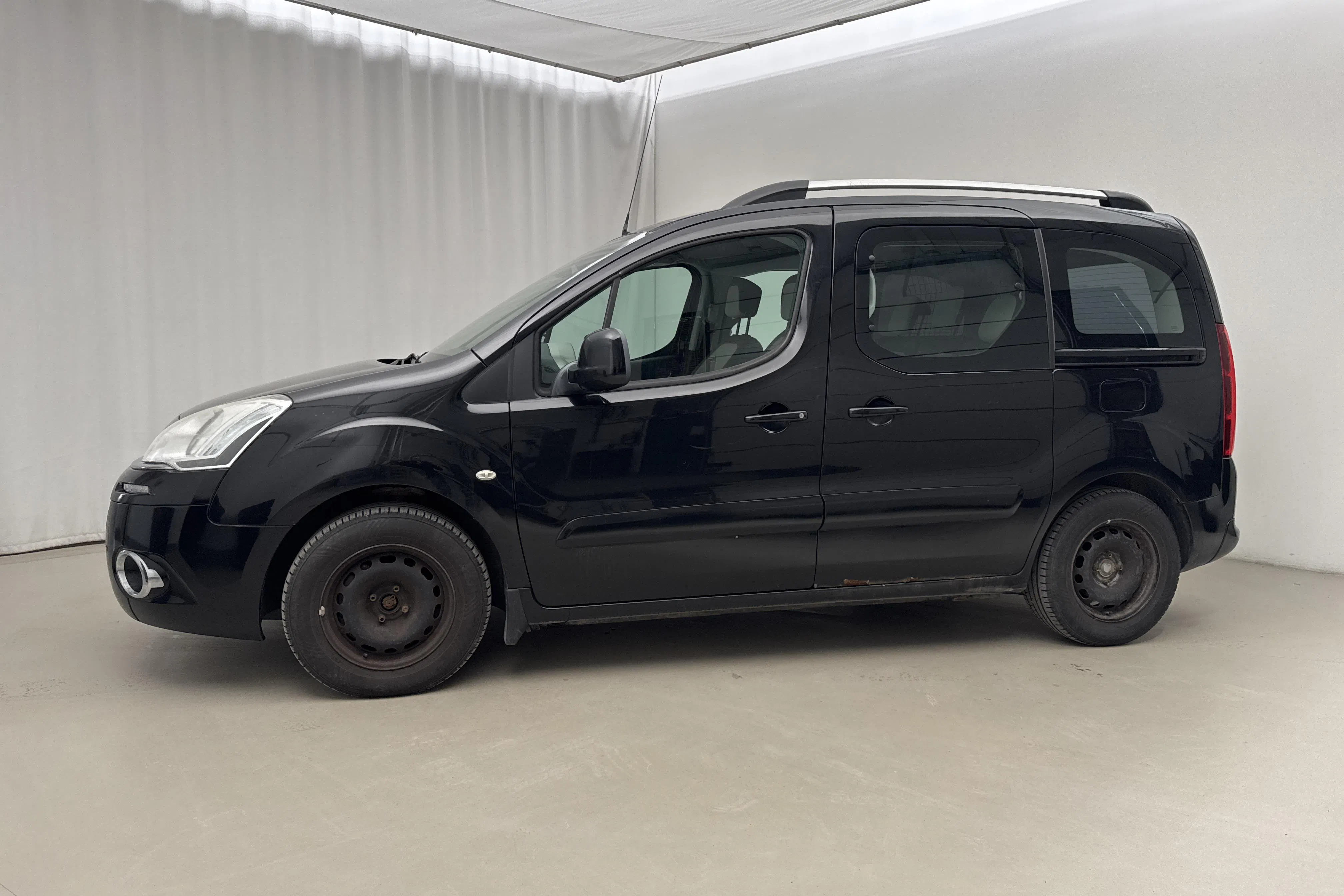 Presentation photo 2 of 15: Citroën Berlingo Family III 1.6 HDI (92hk) - 164 390 km - Automatic - black - 2013