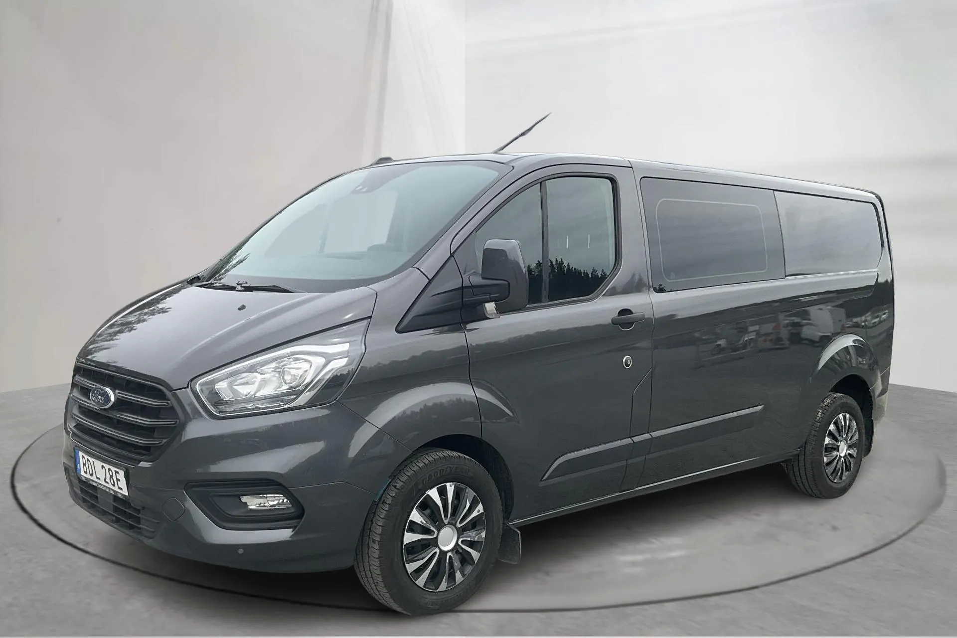 Presentationsfoto 1 av 14: Ford Transit Custom 340 (170hk) - 8 104 mil - Automat - grå - 2023