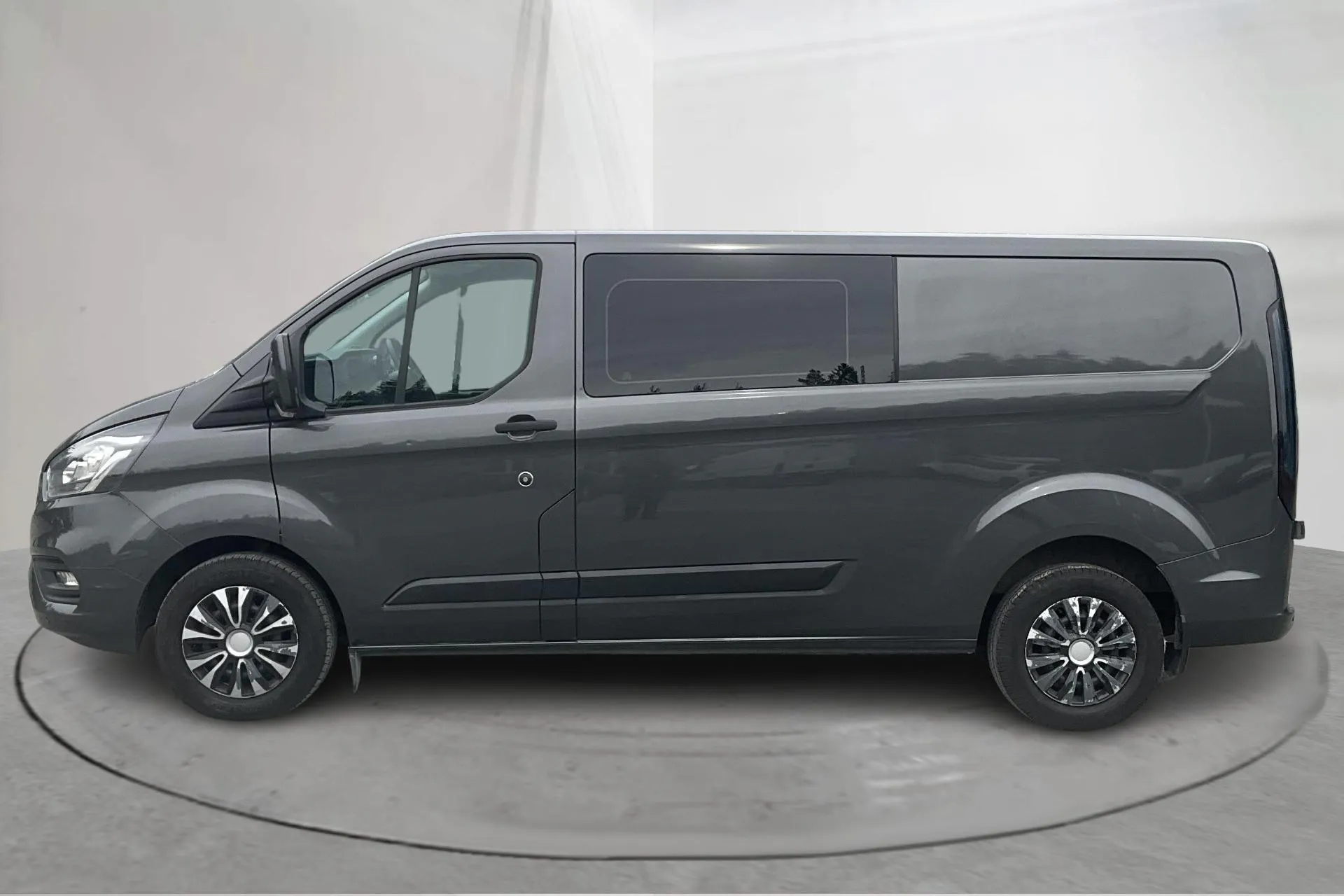 Presentationsfoto 2 av 14: Ford Transit Custom 340 (170hk) - 8 104 mil - Automat - grå - 2023