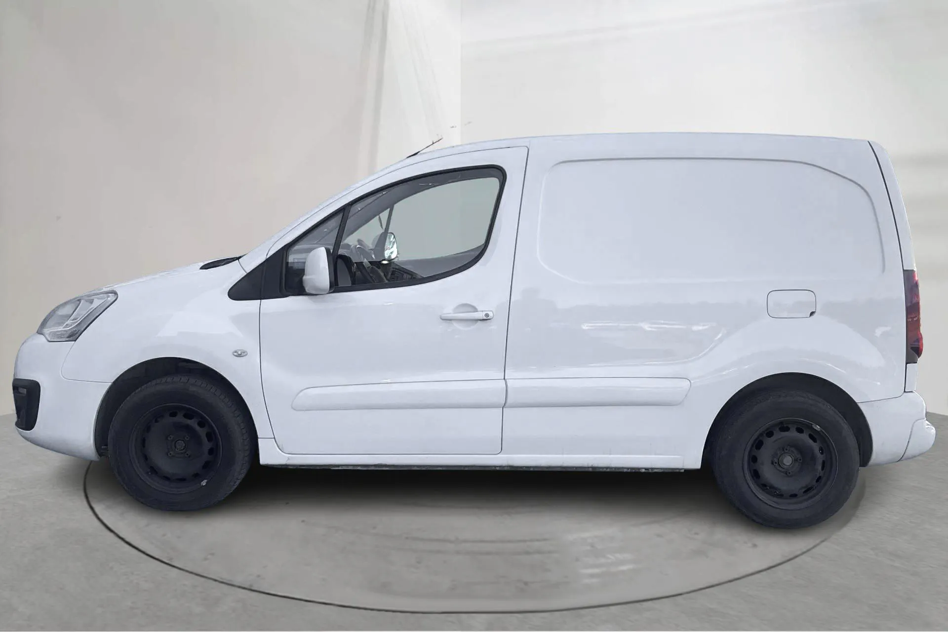 Presentation photo 2 of 10: Peugeot Partner 1.6 BlueHDI Skåp (100hk) - 140 240 km - Manual - 2017