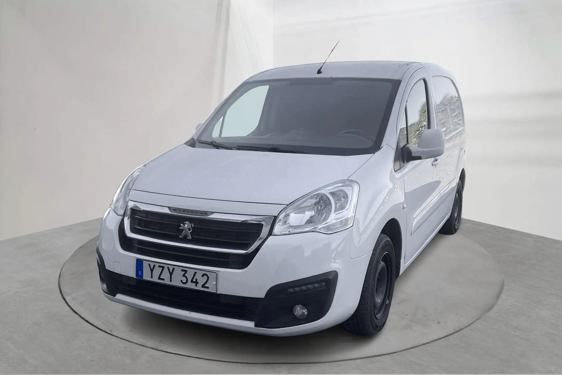 Presentation photo 1 of 10: Peugeot Partner 1.6 BlueHDI Skåp (100hk) - 140 240 km - Manual - 2017