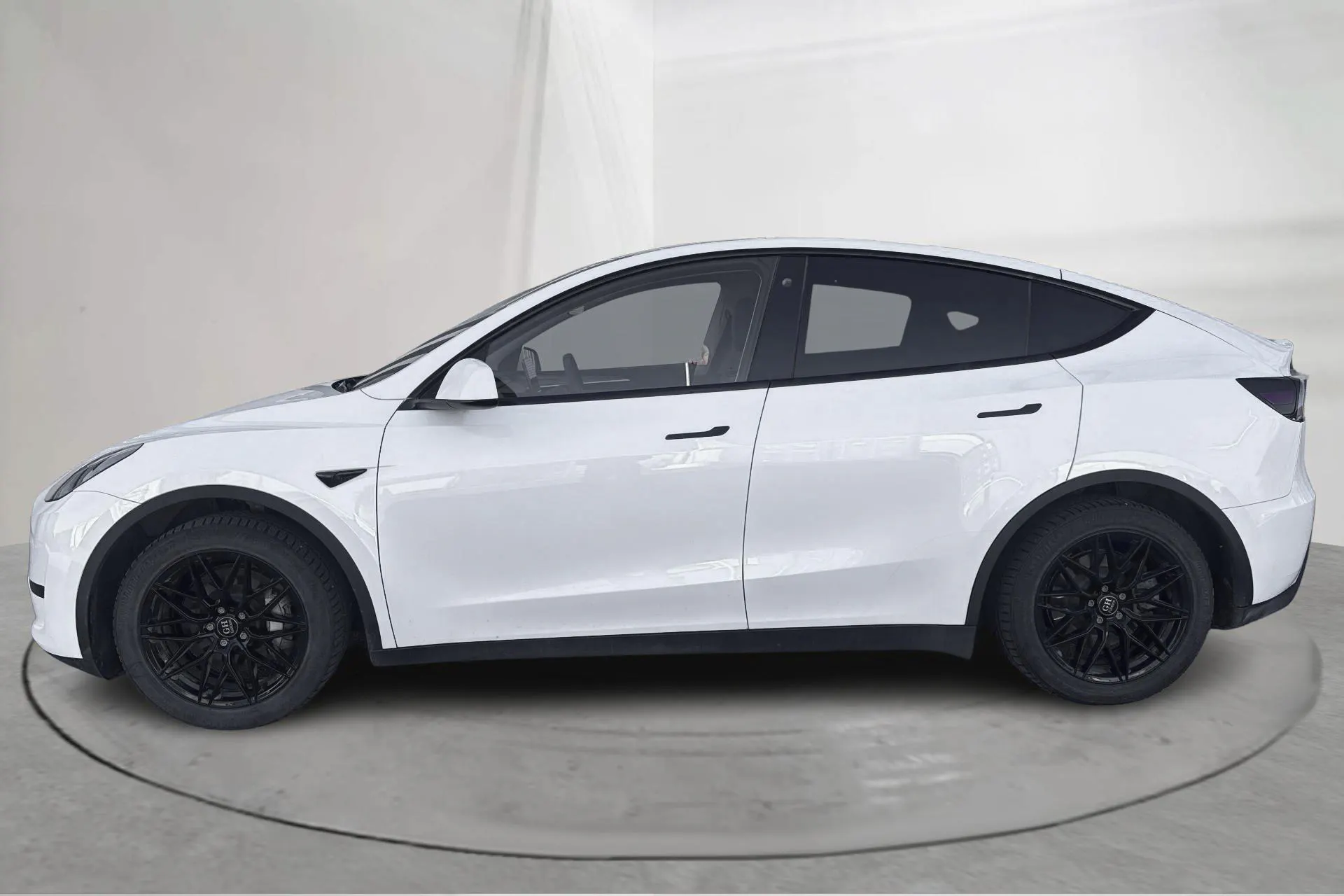 Presentation photo 2 of 22: Tesla Model Y RWD - 109 960 km - Automatic - white - 2023