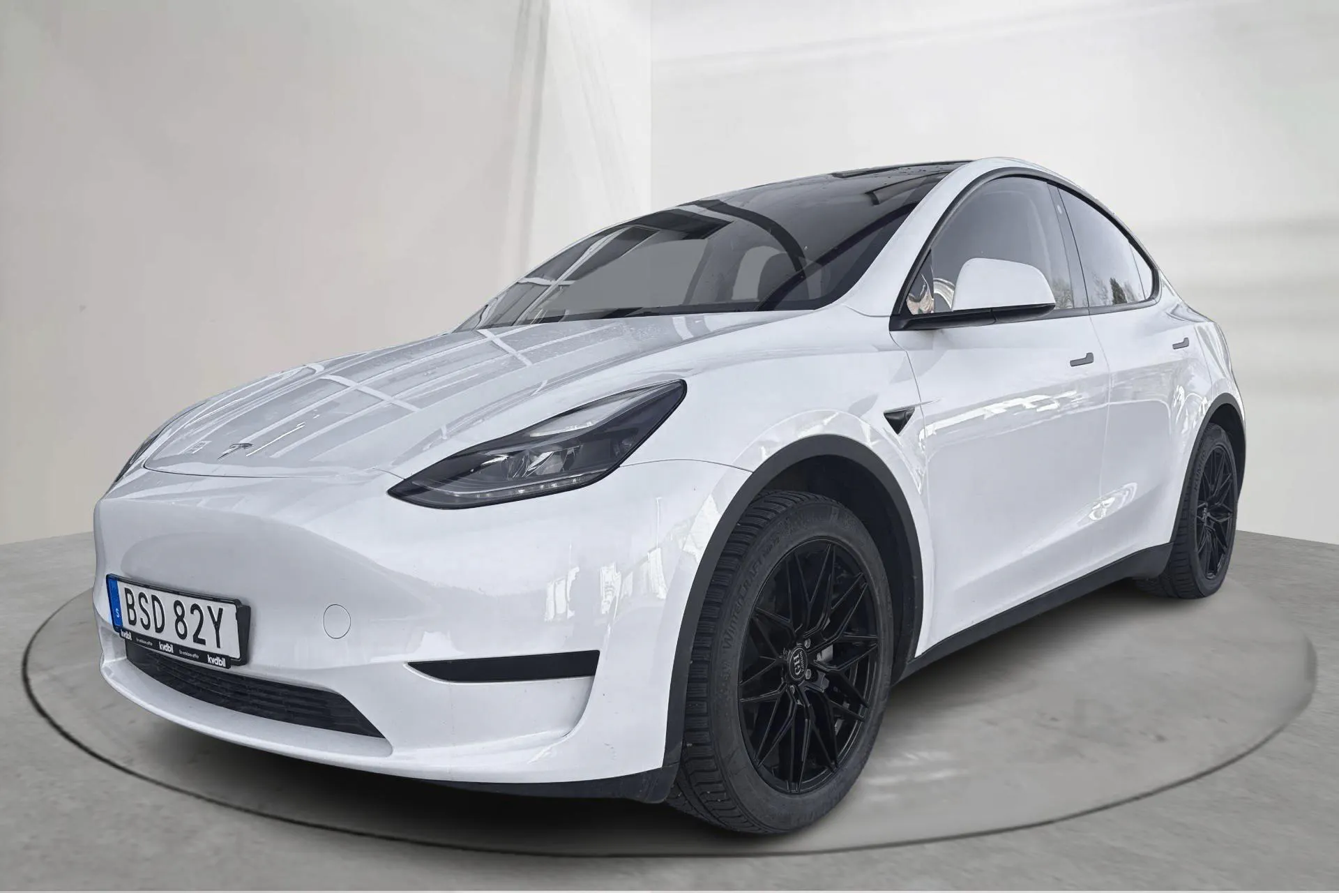 Presentation photo 1 of 22: Tesla Model Y RWD - 109 960 km - Automatic - white - 2023