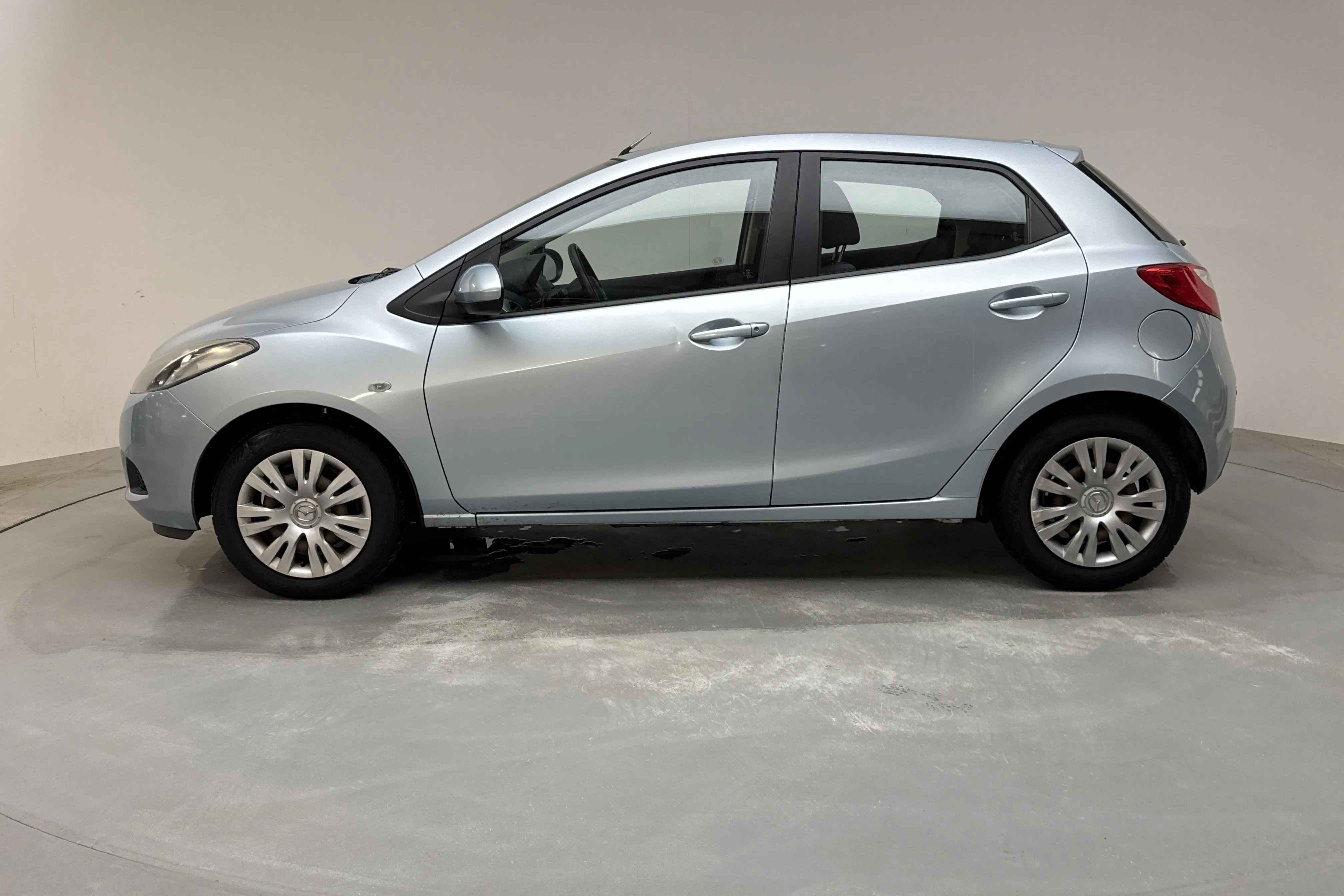 Presentationsfoto 2 av 12: Mazda 2 1.3 5dr (75hk) - 7 467 mil - Manuell - Light Blue - 2008