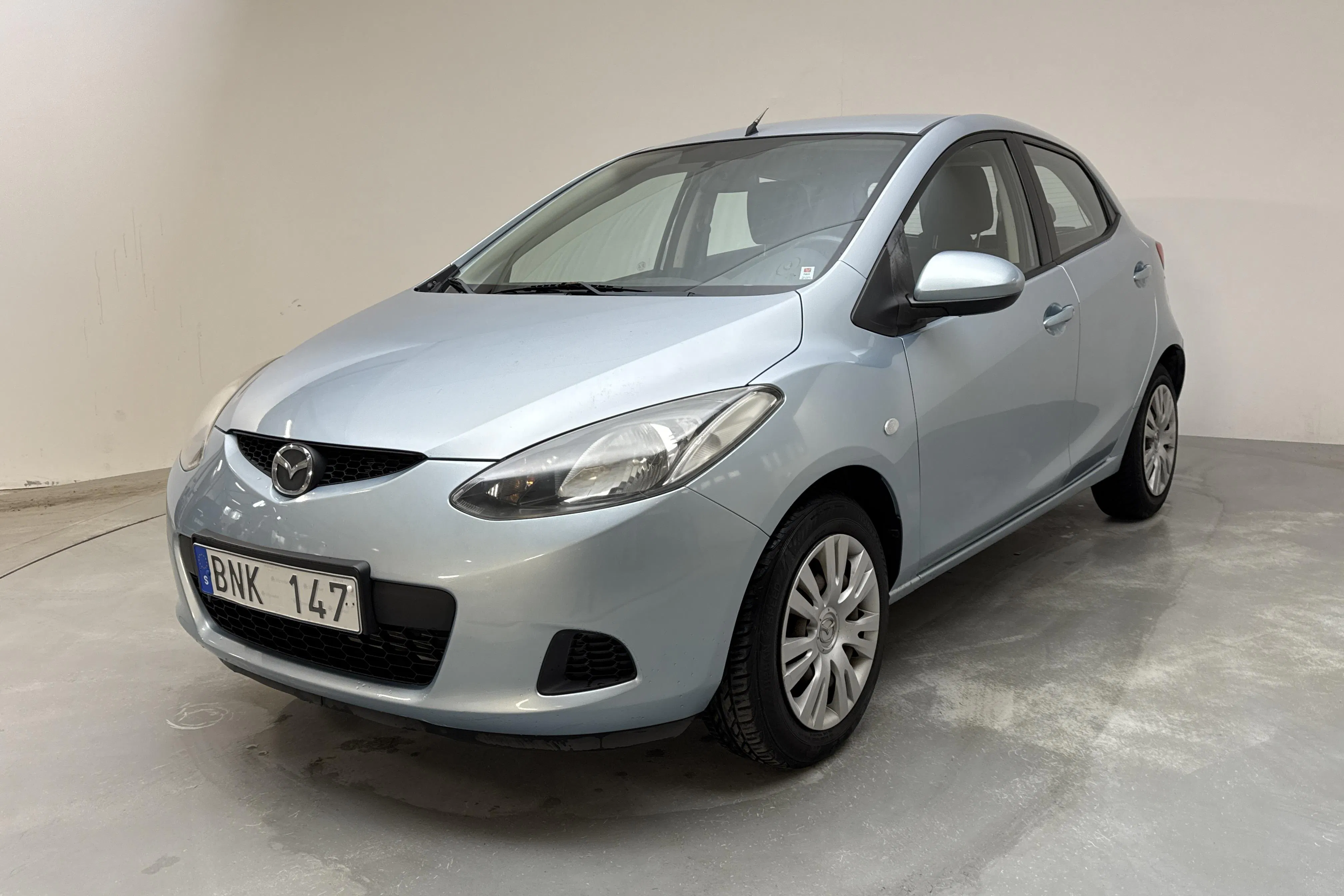 Presentationsfoto 1 av 12: Mazda 2 1.3 5dr (75hk) - 7 467 mil - Manuell - Light Blue - 2008
