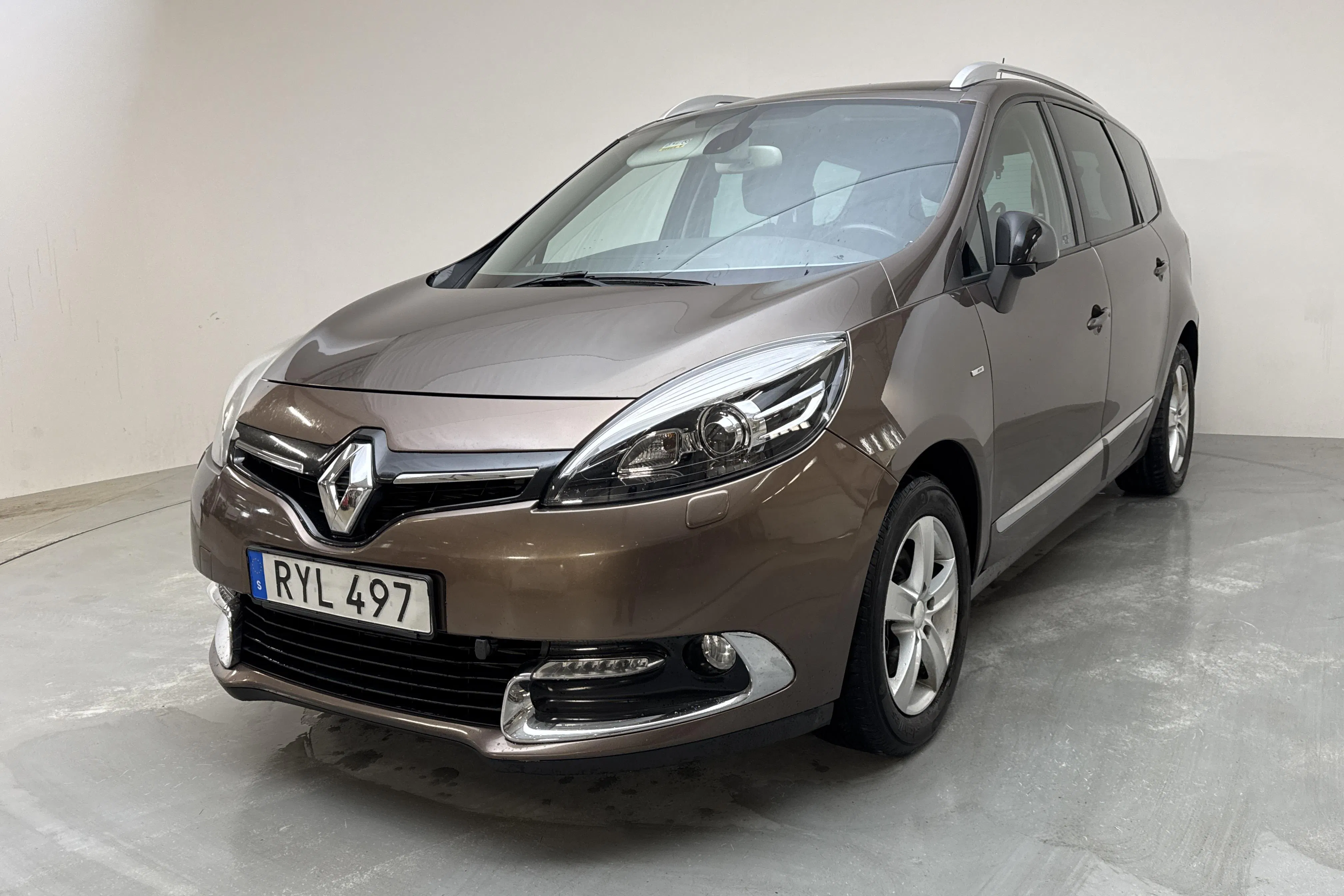 Presentationsfoto 1 av 16: Renault Grand Scénic III 1.5 dCi FAP (110hk) - 21 248 mil - Automat - brun - 2015
