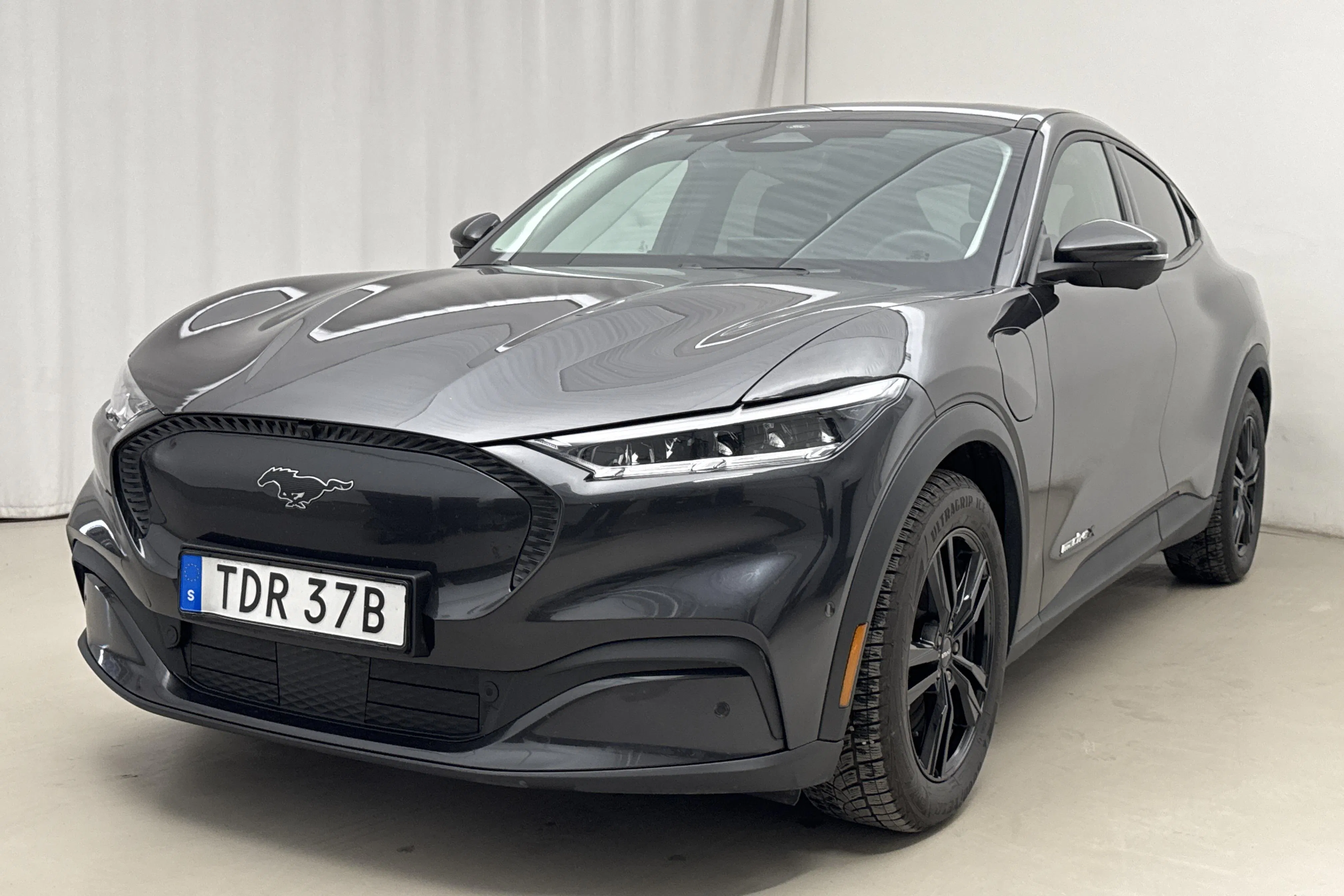 Presentationsfoto 1 av 21: Ford Mustang Mach-E 91kWh RWD (294hk) - 6 940 mil - Automat - grå - 2022