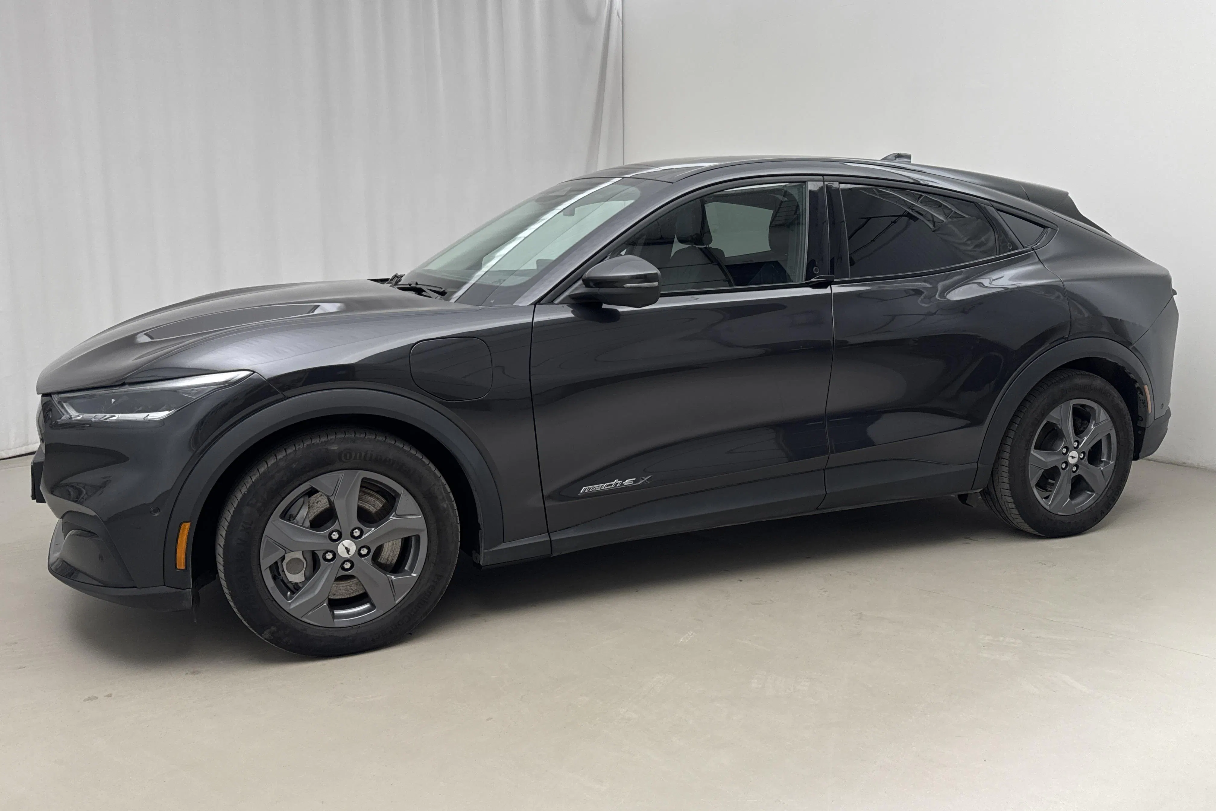 Presentationsfoto 2 av 23: Ford Mustang Mach-E 91kWh RWD (294hk) - 5 995 mil - Automat - grå - 2022