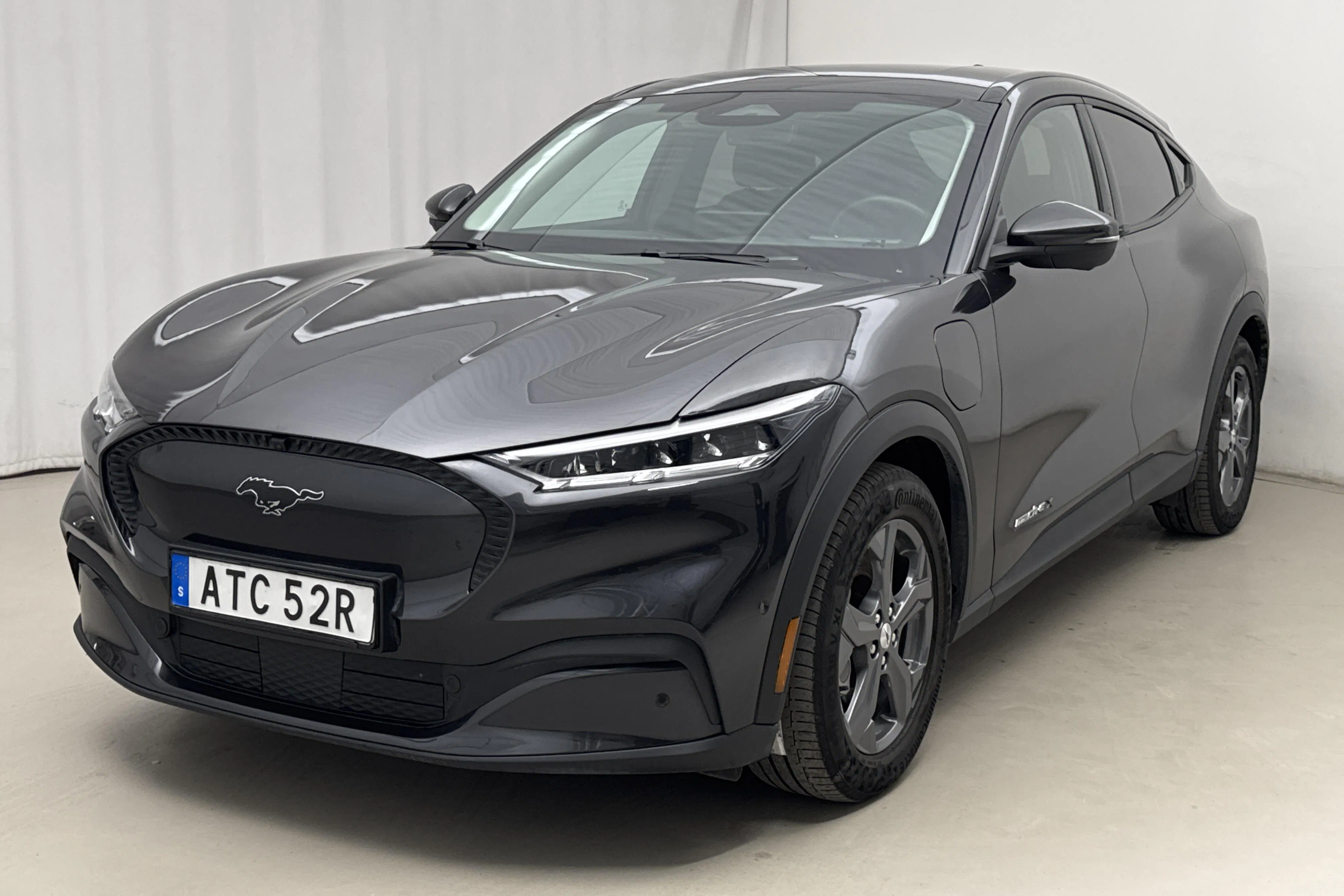 Presentationsfoto 1 av 23: Ford Mustang Mach-E 91kWh RWD (294hk) - 5 995 mil - Automat - grå - 2022