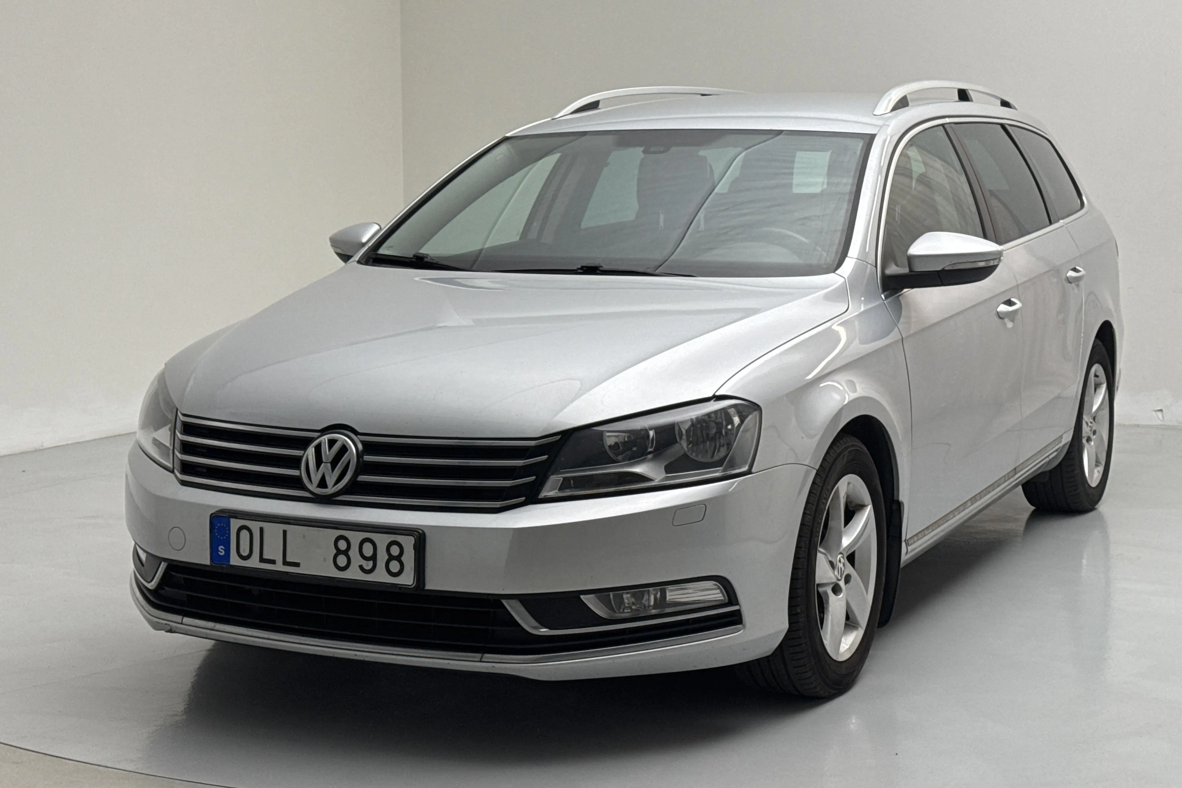 Presentation photo 1 of 15: VW Passat 2.0 TDI BlueMotion Technology Variant 4Motion (140hk) - 181 930 km - Manual - silver - 2014