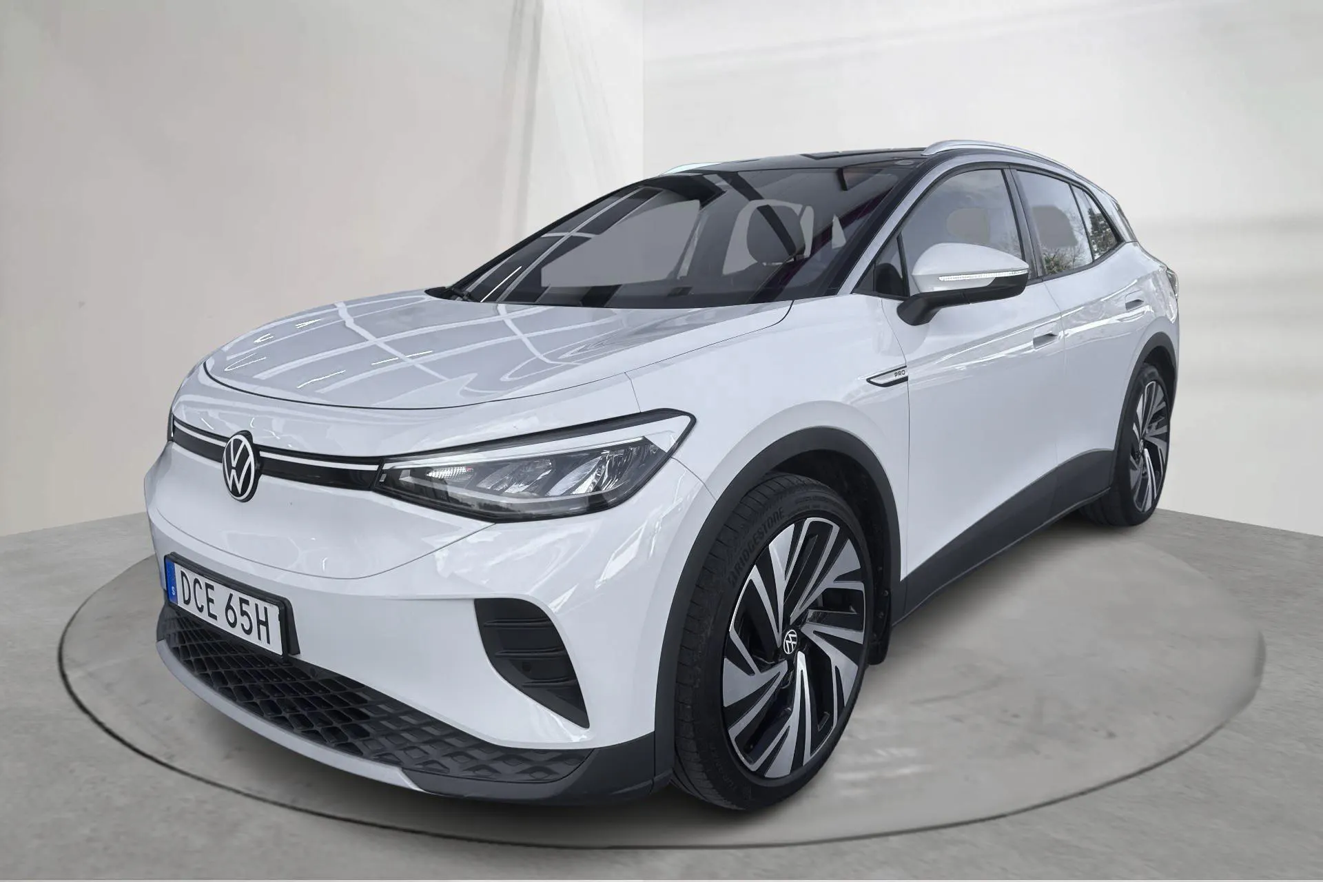 Presentationsfoto 1 av 16: VW ID.4 77kWh (204hk) - 5 429 mil - Automat - vit - 2021