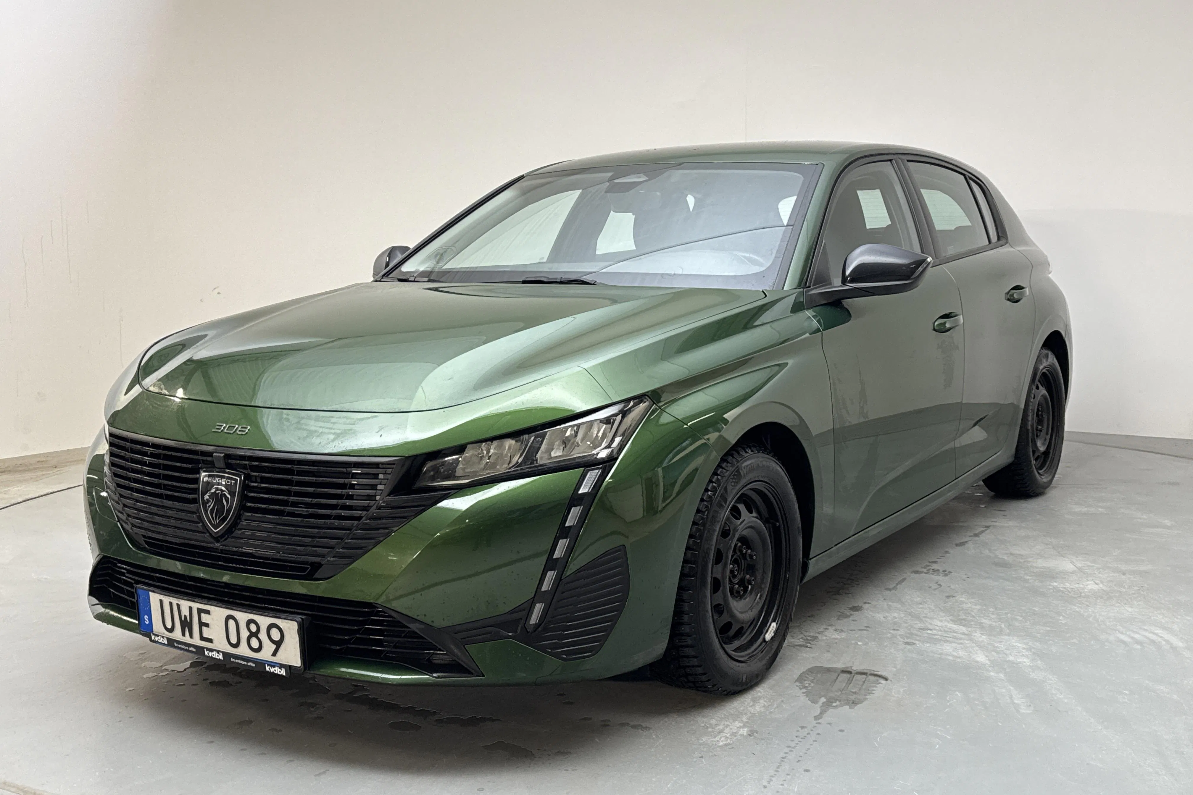 Presentationsfoto 1 av 10: Peugeot 308 1.2 PureTech 5dr (130hk) - 6 171 mil - Manuell - grön - 2023