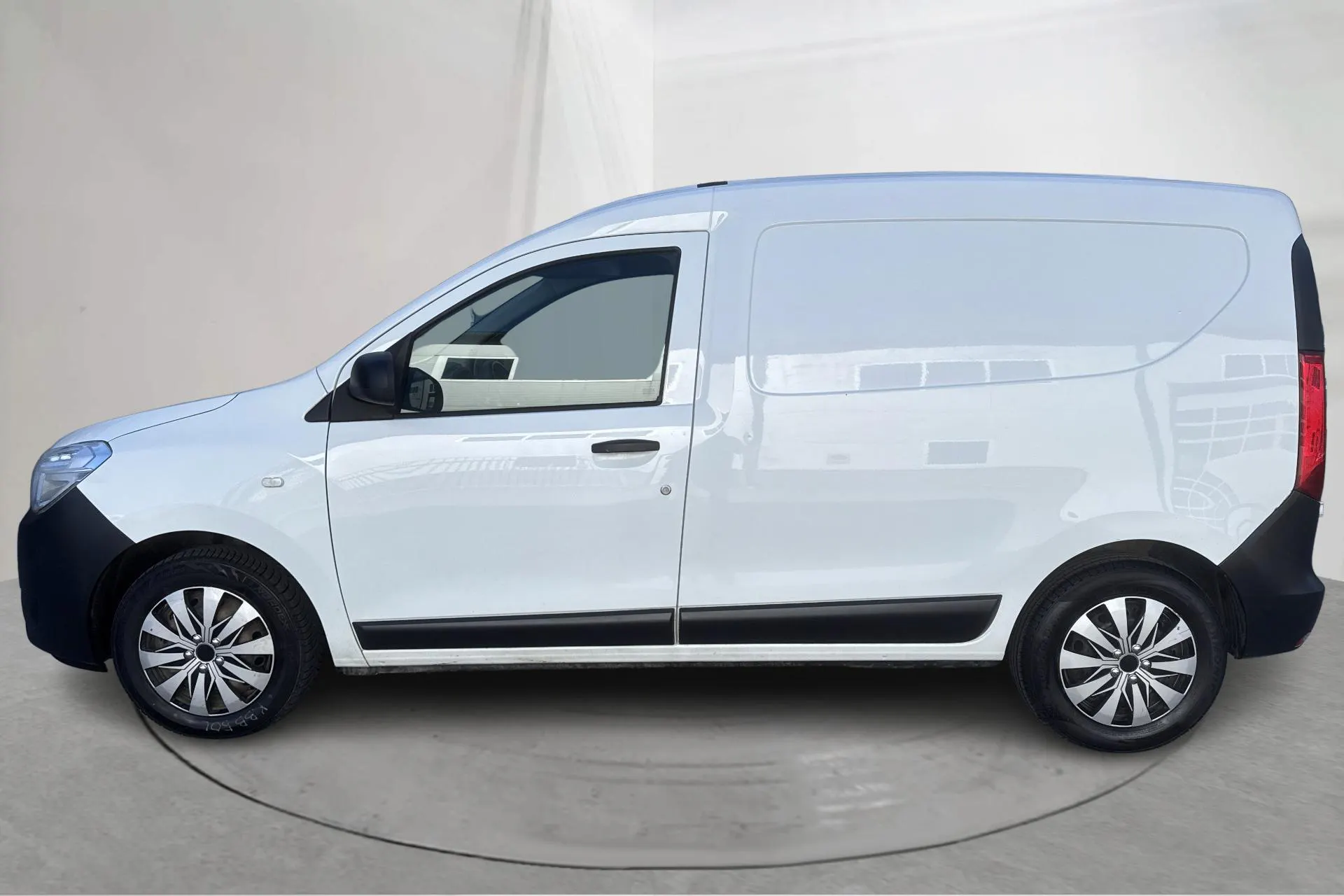 Presentationsfoto 2 av 14: Dacia Dokker Van 1.5 dCi (90hk) - 10 772 mil - Manuell - vit - 2019
