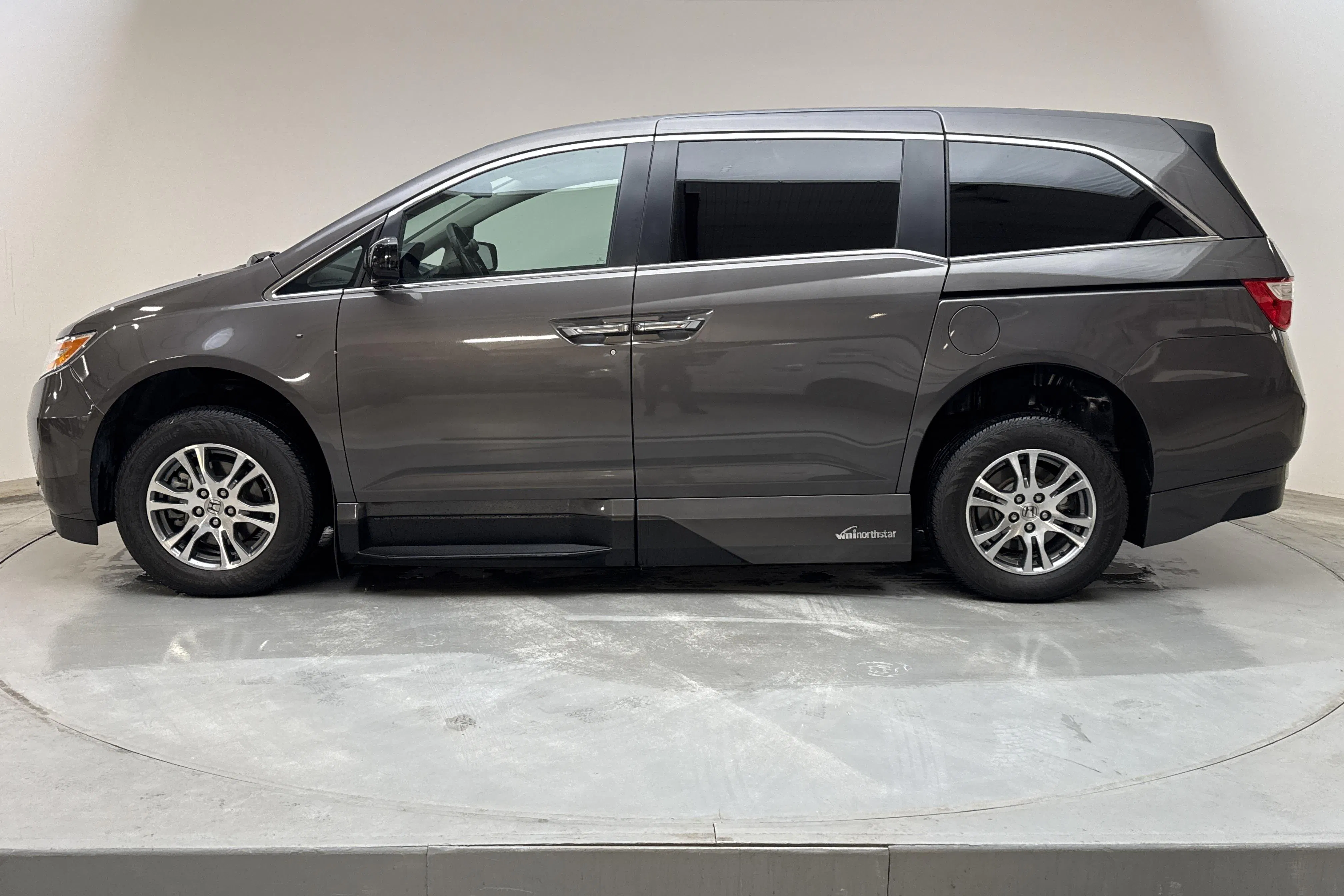Presentation photo 2 of 18: Honda Odyssey 3.5 V6 (251hk) - 15 080 km - Automatic - Dark Grey - 2013