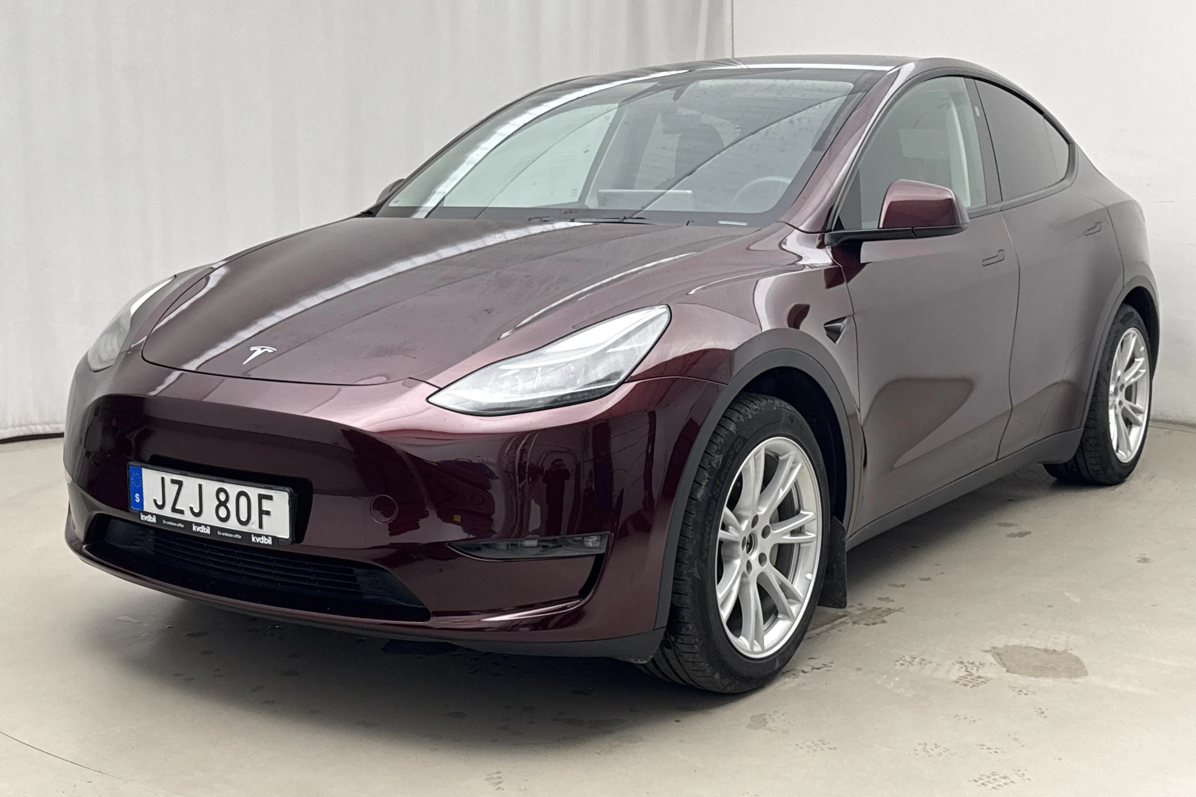 Presentationsfoto 1 av 20: Tesla Model Y Long Range Dual Motor AWD - 8 170 mil - Automat - röd - 2024