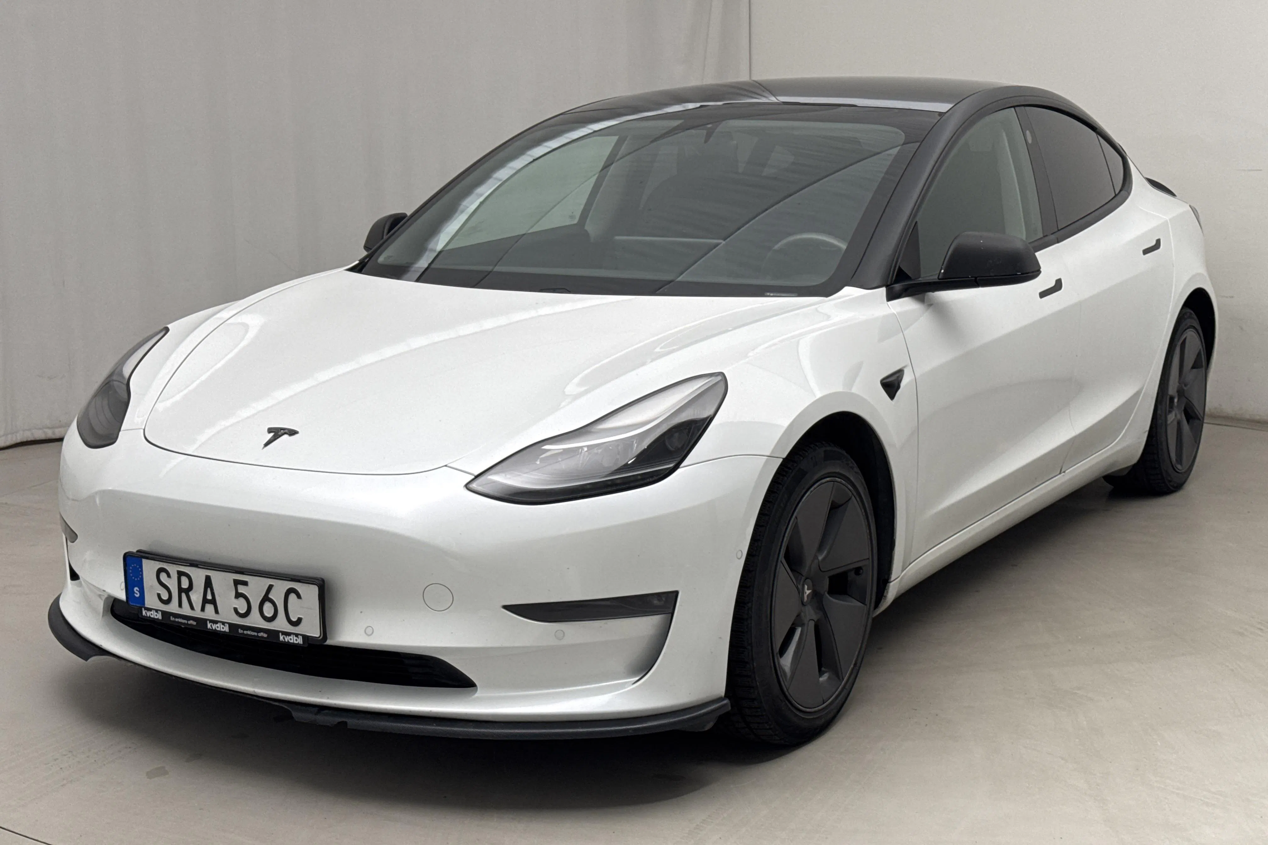 Presentation photo 1 of 20: Tesla Model 3 Long Range Dual Motor AWD - 90 650 km - Automatic - white - 2021