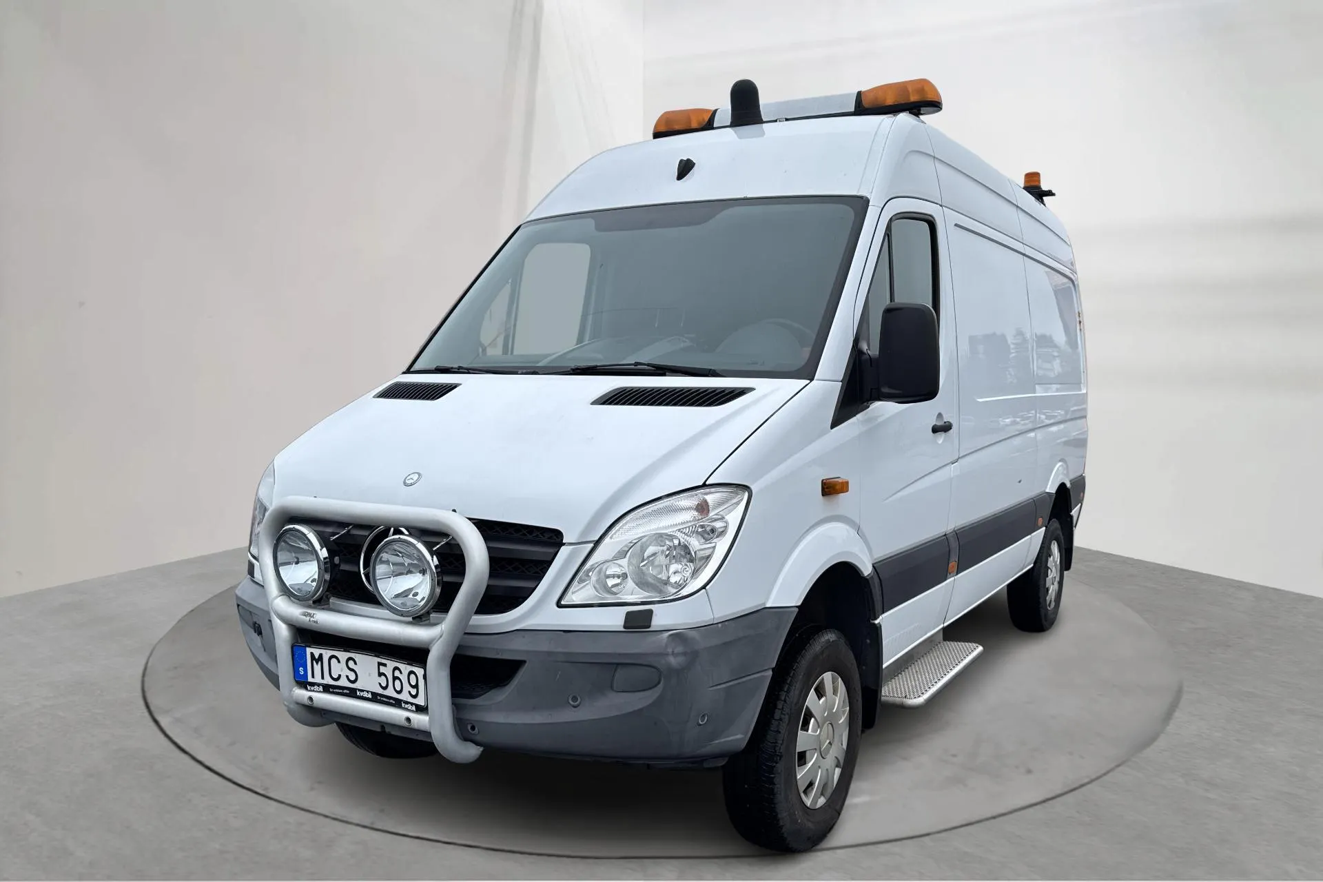Presentationsfoto 1 av 14: Mercedes Sprinter 316 CDI 4x4 (163hk) - 16 608 mil - Automat - vit - 2013
