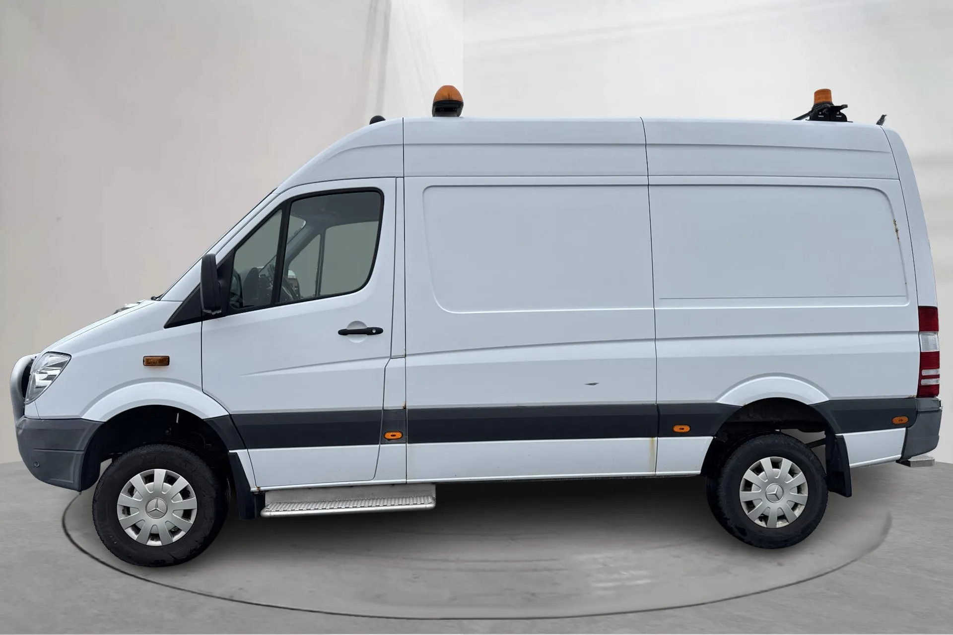Presentationsfoto 2 av 14: Mercedes Sprinter 316 CDI 4x4 (163hk) - 16 608 mil - Automat - vit - 2013