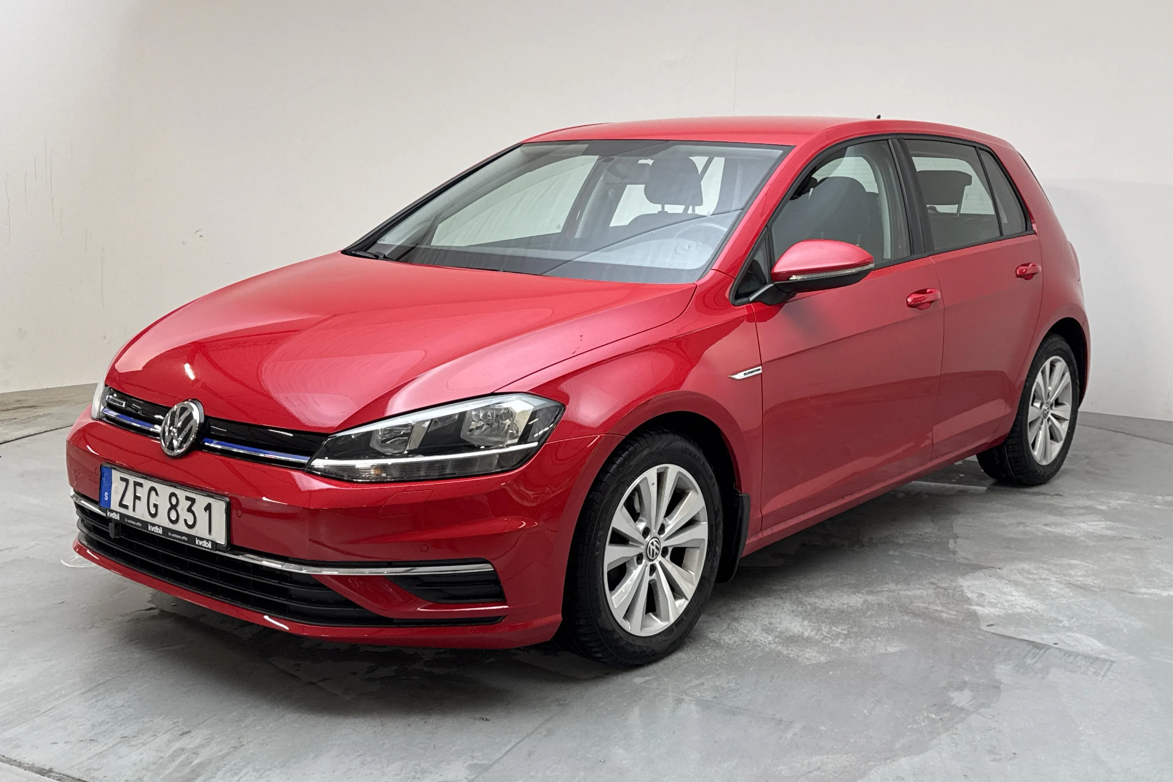 Presentationsfoto 1 av 11: VW Golf VII 1.4 TGI 5dr (110hk) - 17 634 mil - Automat - röd - 2018