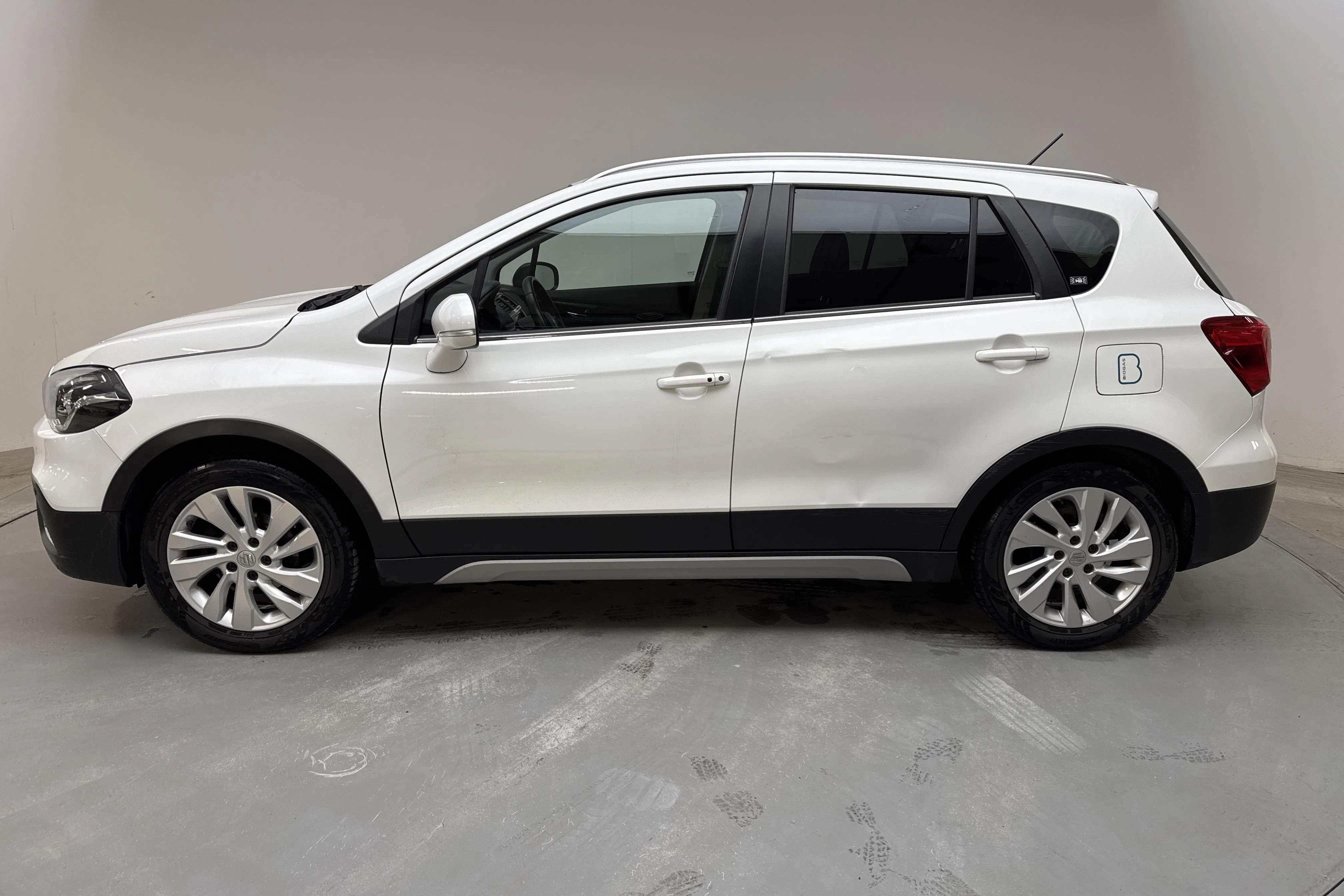 Presentationsfoto 2 av 13: Suzuki S-Cross 1.0T Allgrip 4x4 (112hk) - 10 400 mil - Automat - vit - 2019