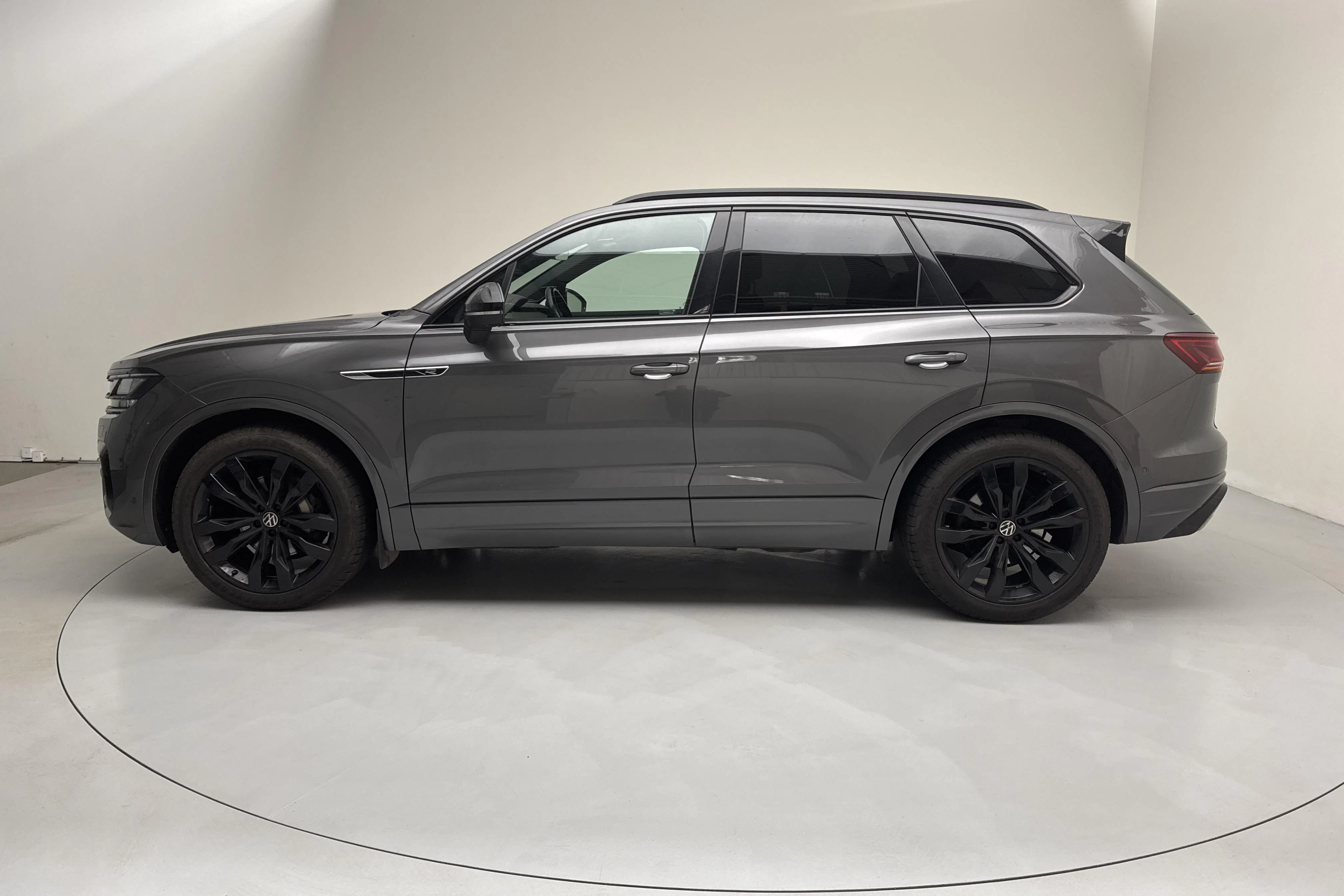 Presentationsfoto 2 av 20: VW Touareg V6 TDI 4Motion (286hk) - 18 538 mil - Automat - grå - 2022