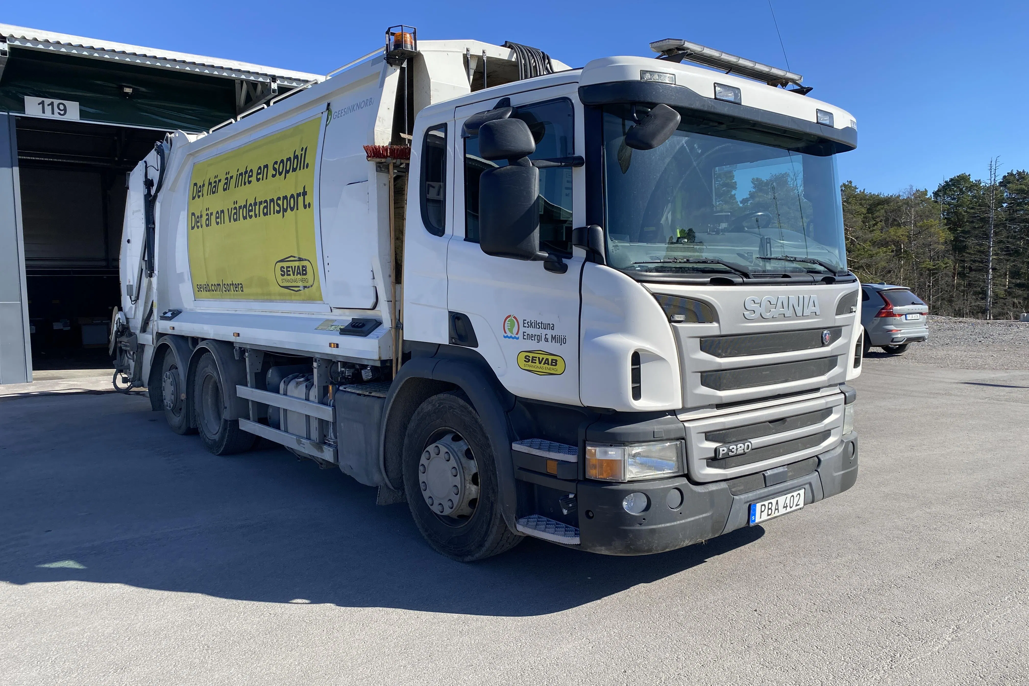 Presentationsfoto 1 av 49: SCANIA P320LB6X2*4MLB - 117 872 km - Automat - vit - 2016