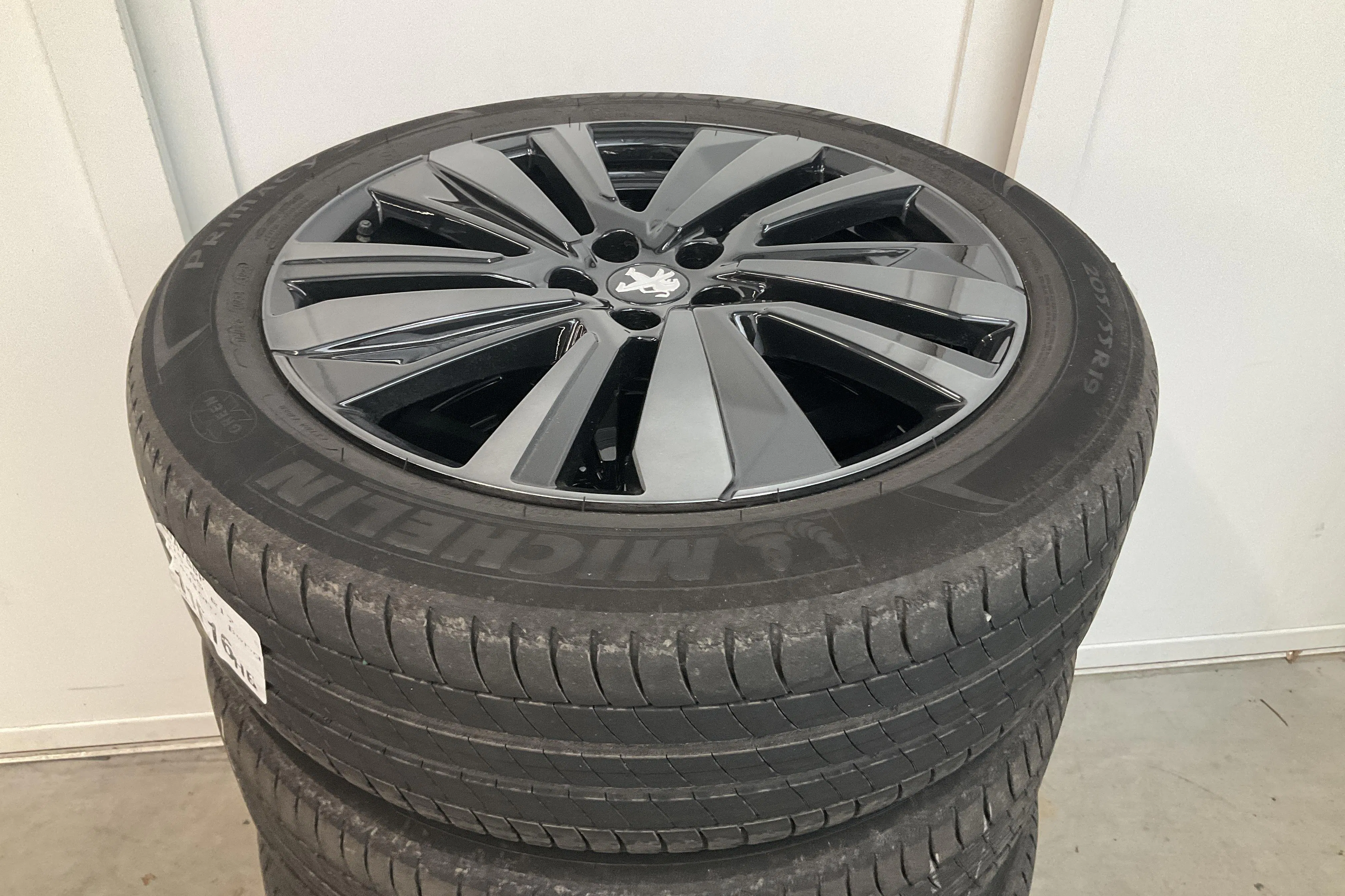 Presentationsfoto 17 av 17: Peugeot 5008 1.2 PureTech (130hk) - 1 689 mil - Automat - grå - 2023