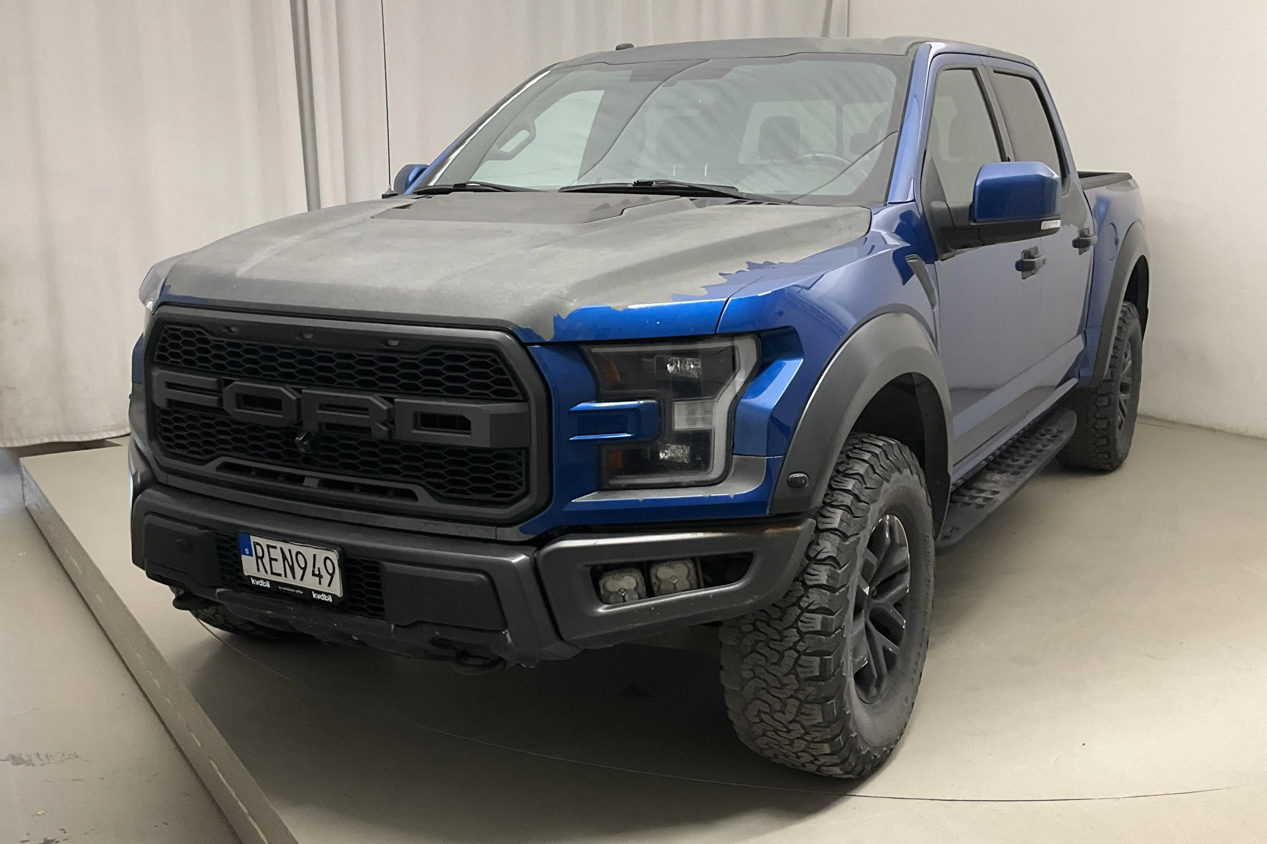 Presentationsfoto 1 av 19: Ford F150 Raptor SuperCrew (456hk) - 19 986 mil - Automat - grå - 2018