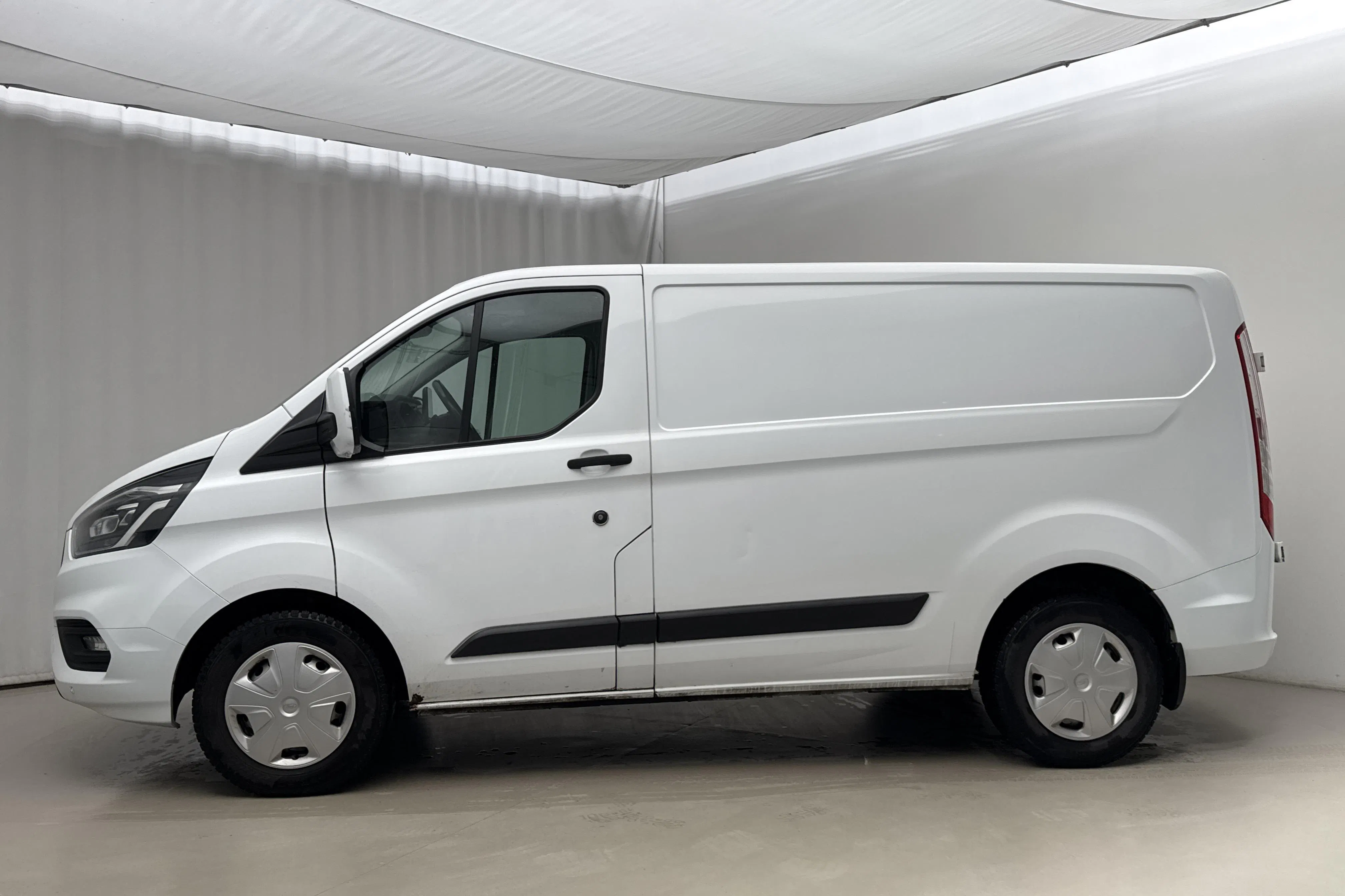 Presentationsfoto 2 av 18: Ford Transit Custom 300 (130hk) - 24 211 mil - Automat - vit - 2019