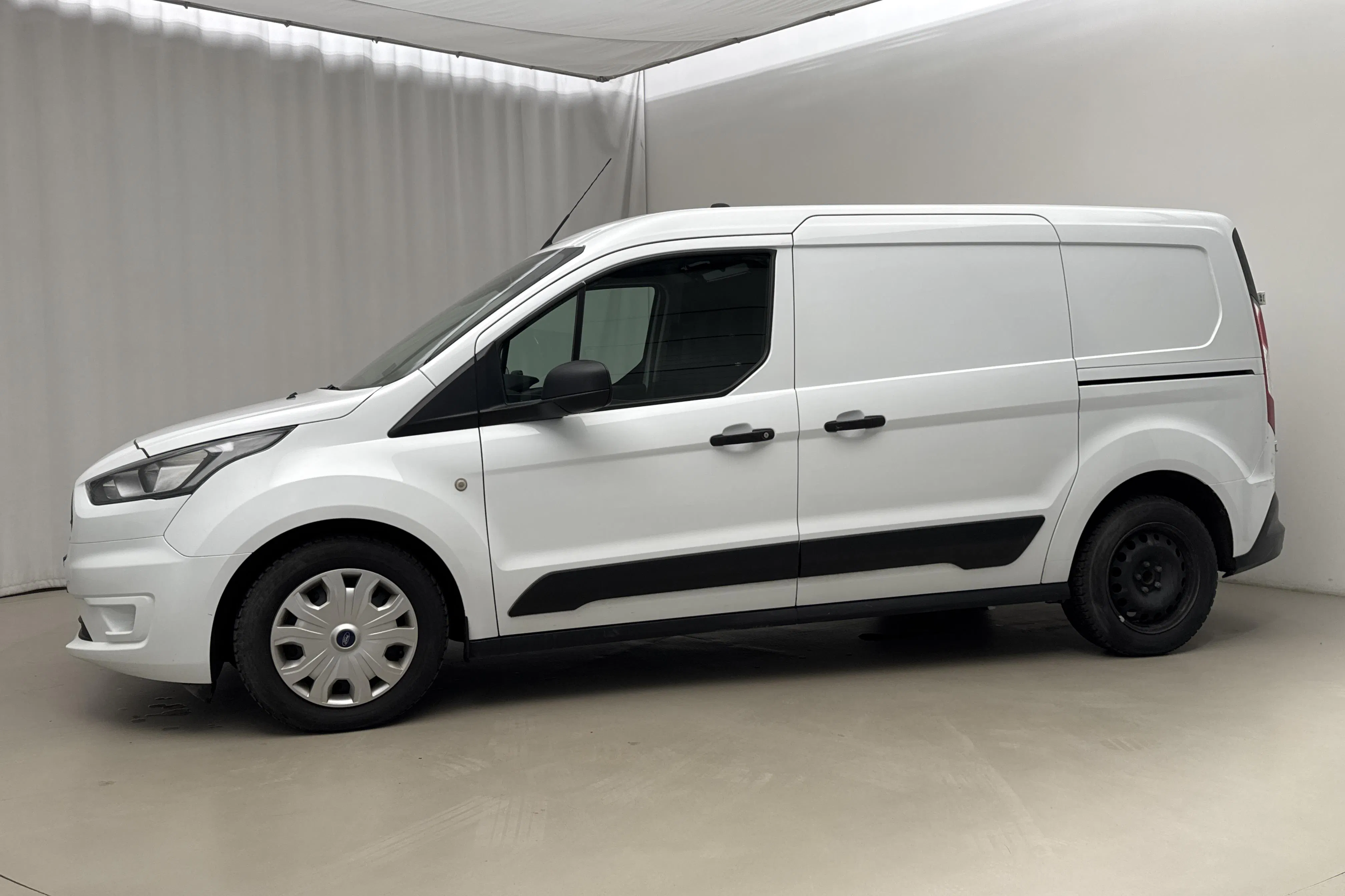 Presentationsfoto 2 av 18: Ford Transit Connect 1.5 EcoBlue (100hk) - 20 118 mil - Automat - vit - 2020