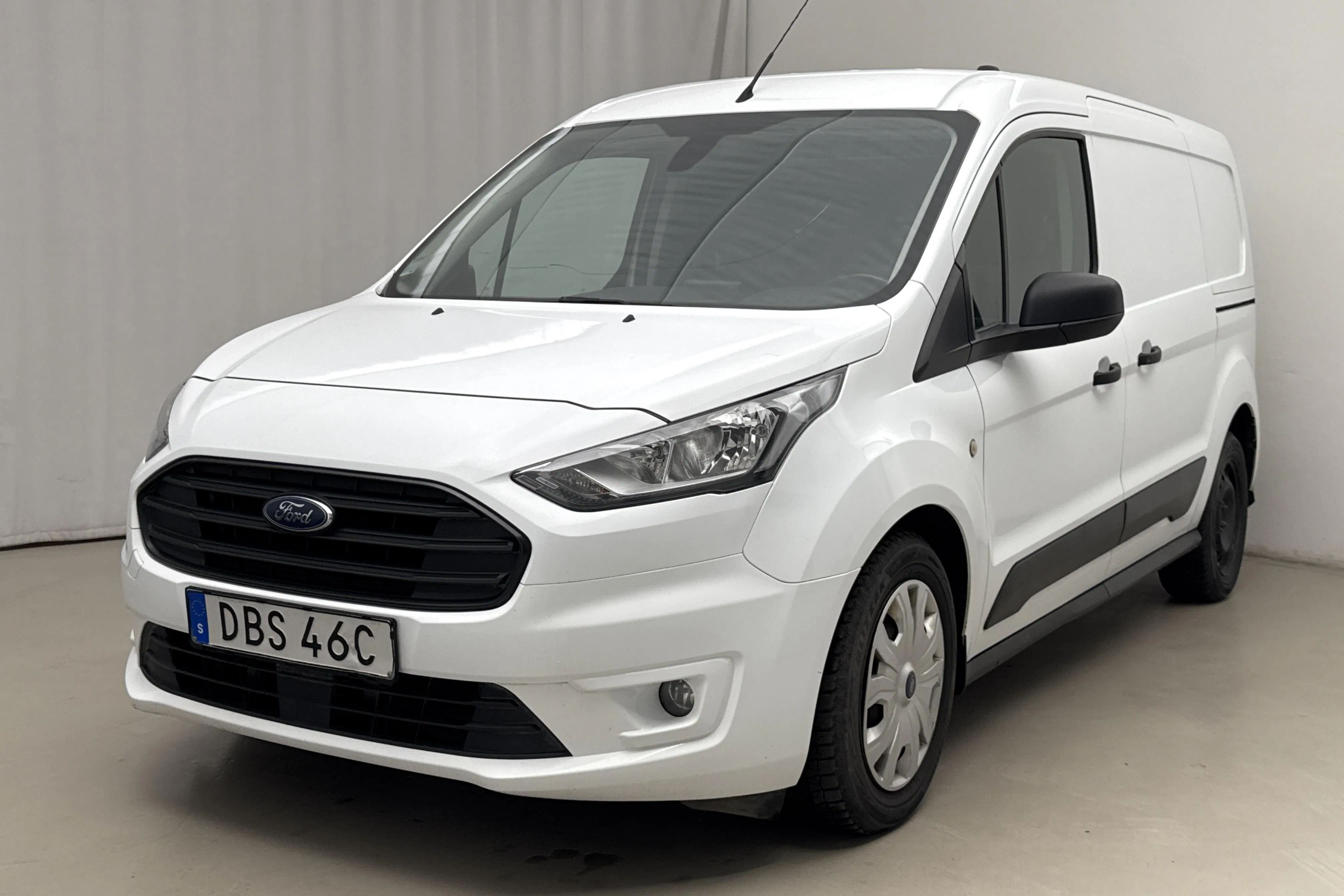 Presentationsfoto 1 av 18: Ford Transit Connect 1.5 EcoBlue (100hk) - 20 118 mil - Automat - vit - 2020