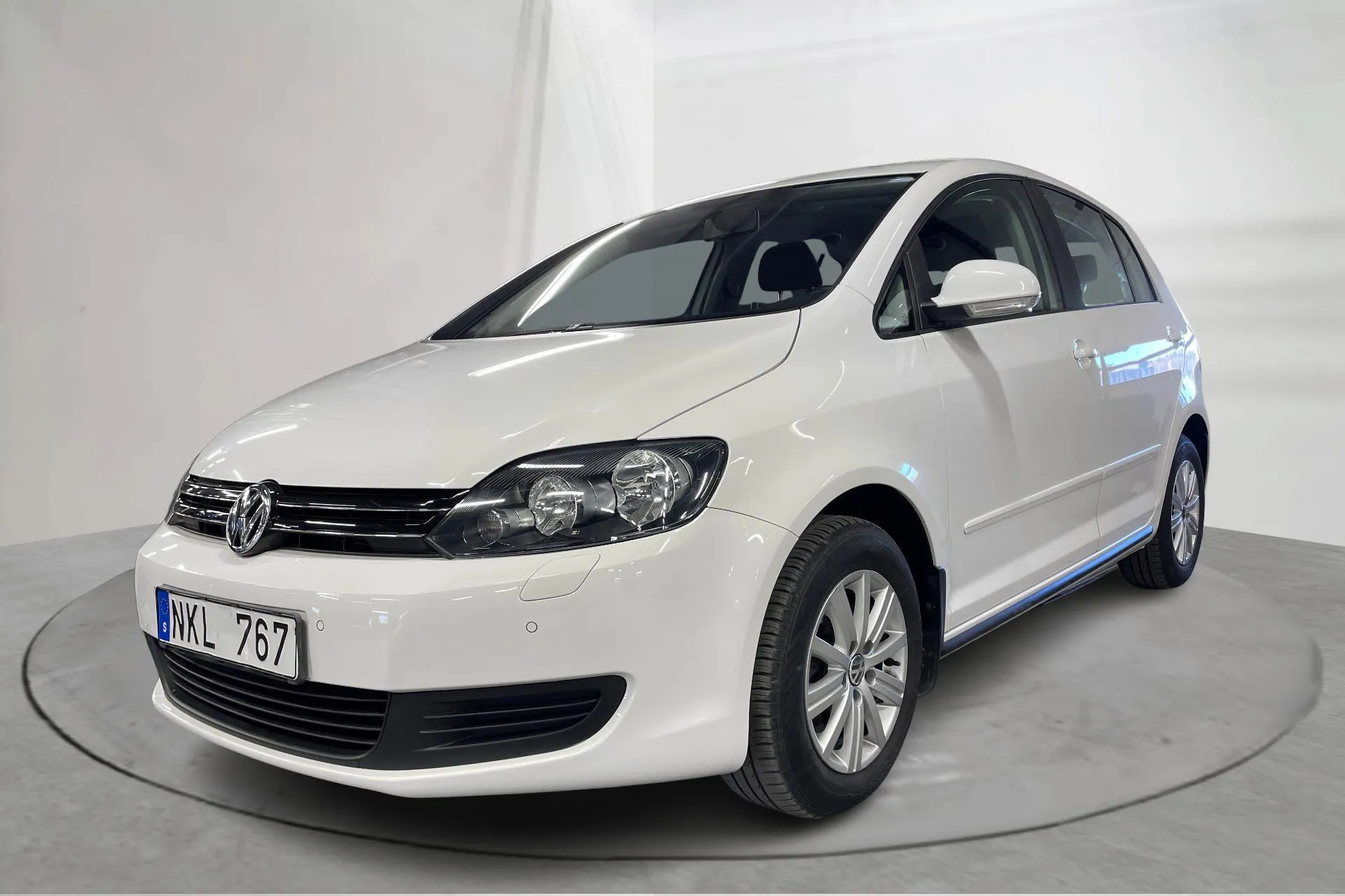 Presentationsfoto 1 av 15: VW Golf VI 1.4 TSI Plus (122hk) - 4 833 mil - Automat - vit - 2014