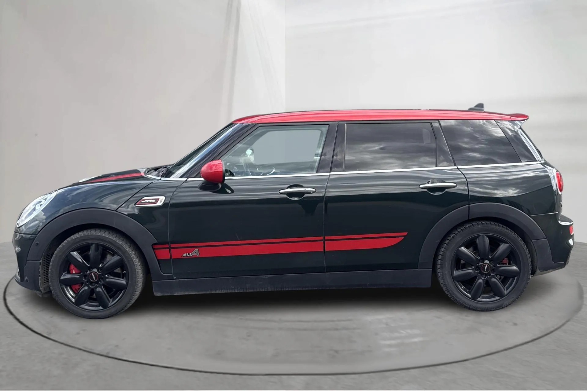 Presentationsfoto 2 av 18: MINI John Cooper Works ALL4 Clubman, F54 (231hk) - 26 129 mil - Manuell - grön - 2017